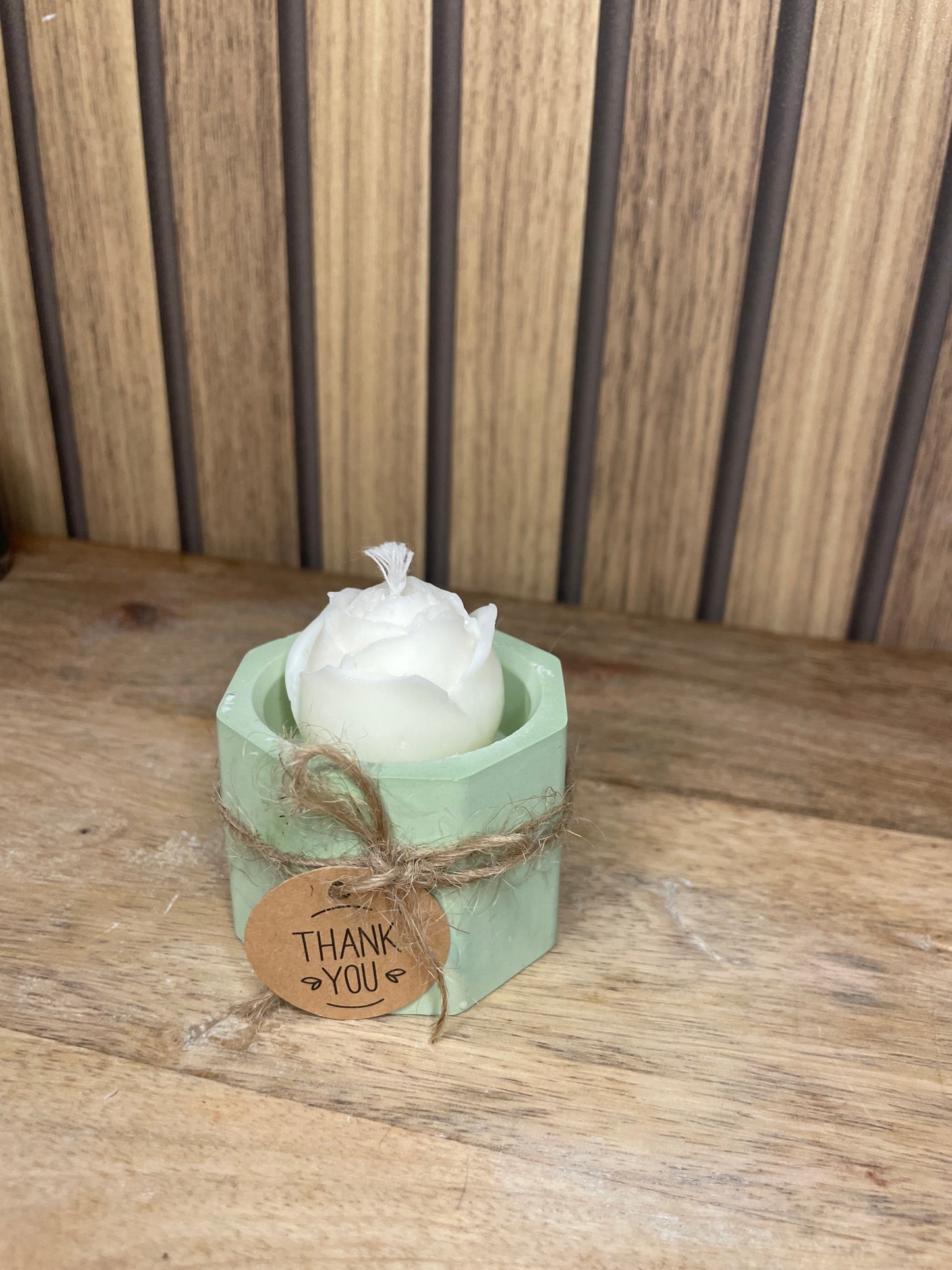 Décoration bougie parfumée rose personnalisable pour cadeaux événements et cérémonies 