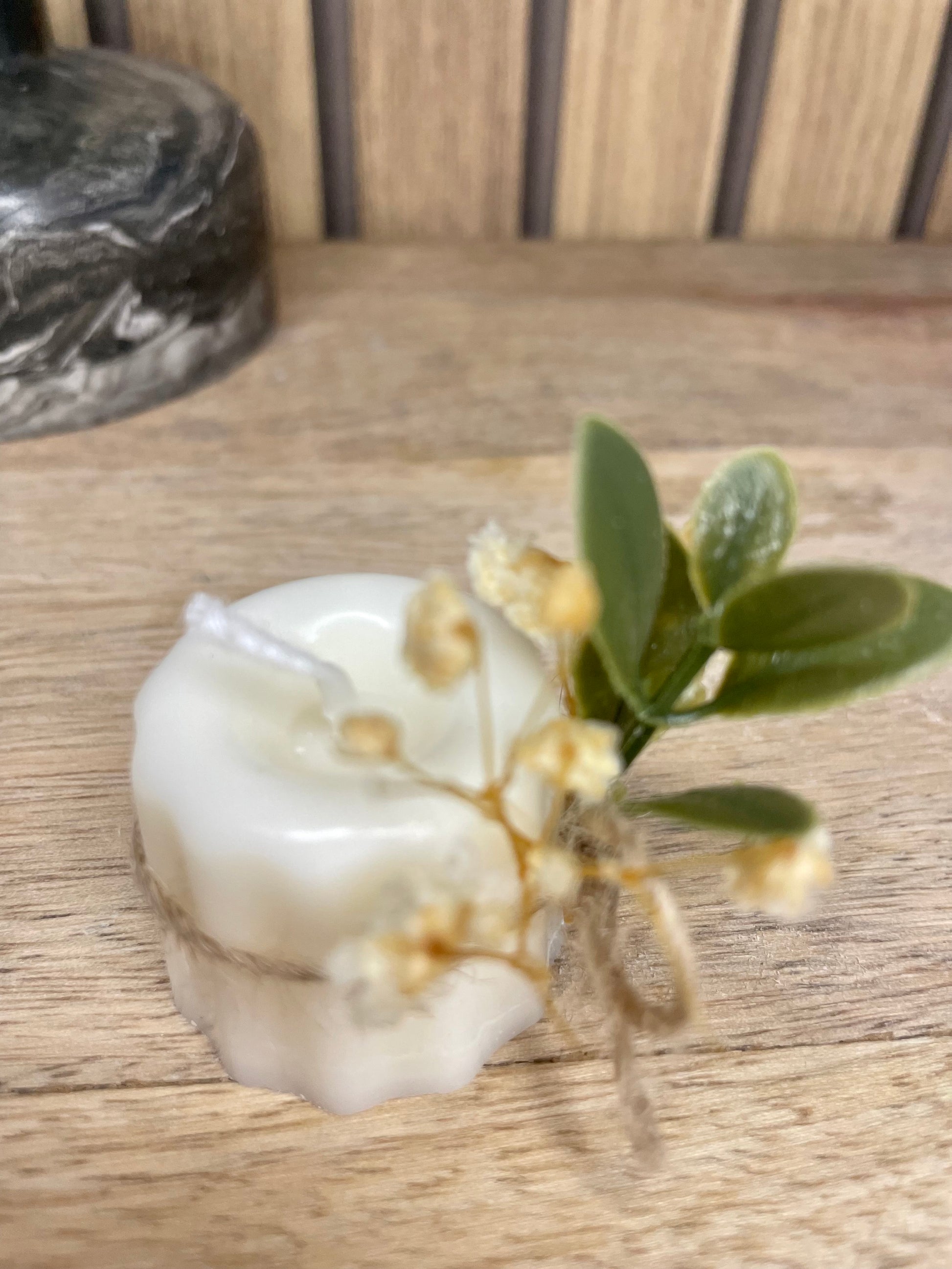 Bougie parfumée cannelé. Cire végétal et parfum de Grasse. Fabrication artisanale fait main. Cadeaux fêtes événements et cérémonies. 