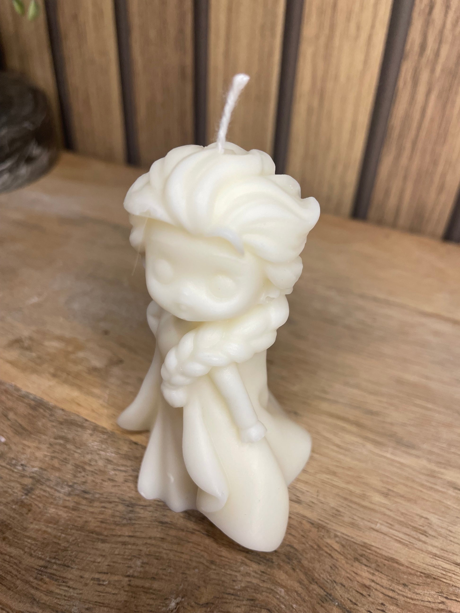 Décoration bougie parfumée la reine des neiges personnalisable. Cire végétal et fragrances de Grasse. Bougie artisanale. Cadeaux pour événements et cérémonies 