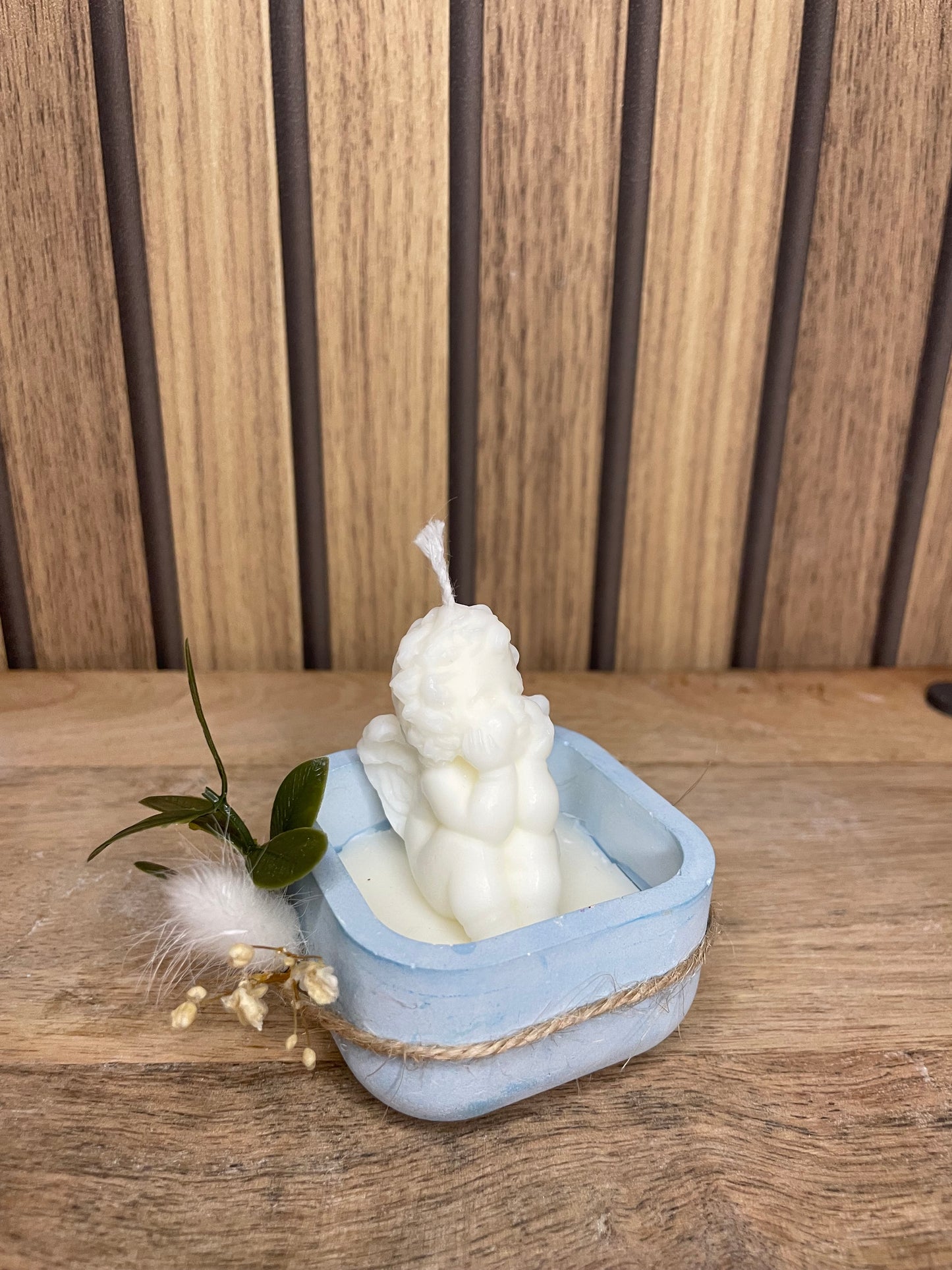 Décoration bougie parfumée ange et fleurs séchées personnalisable. Cire végétal et fragrances de Grasse. Bougie artisanale. Cadeaux pour événements et cérémonies 