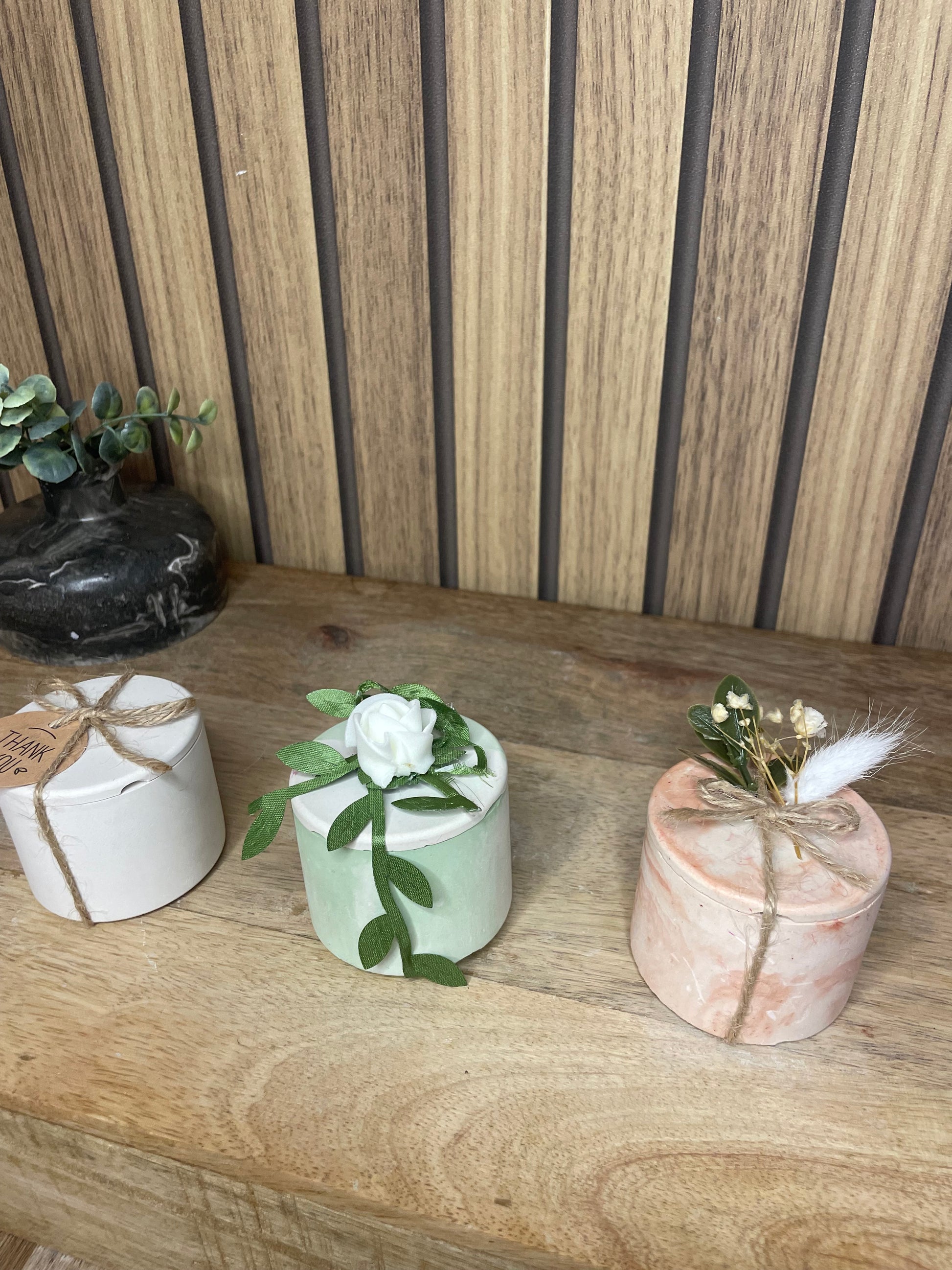 Décoration bougie parfumée et fleurs séchées personnalisable. Cire végétal et fragrances de Grasse. Bougie artisanale. Cadeaux pour événements et cérémonies 