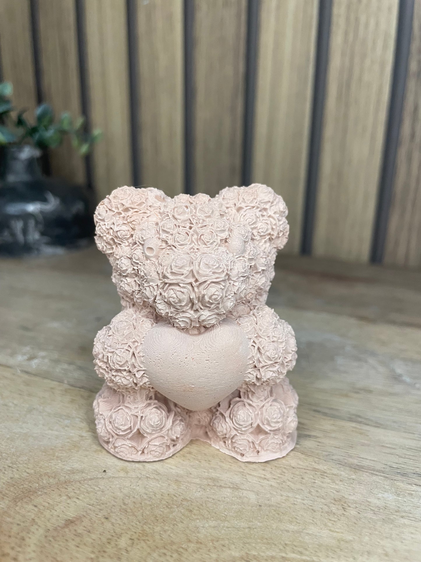 Figurine ourson. Cœur. Déco. A personnaliser. A offrir. Décoration. Chambre d’enfant. Figurines. Poudre de moulage écologique. Fait main. Artisanat Français.  Saint Valentin, fête des mères, anniversaire. Plaisir d’offrir. 