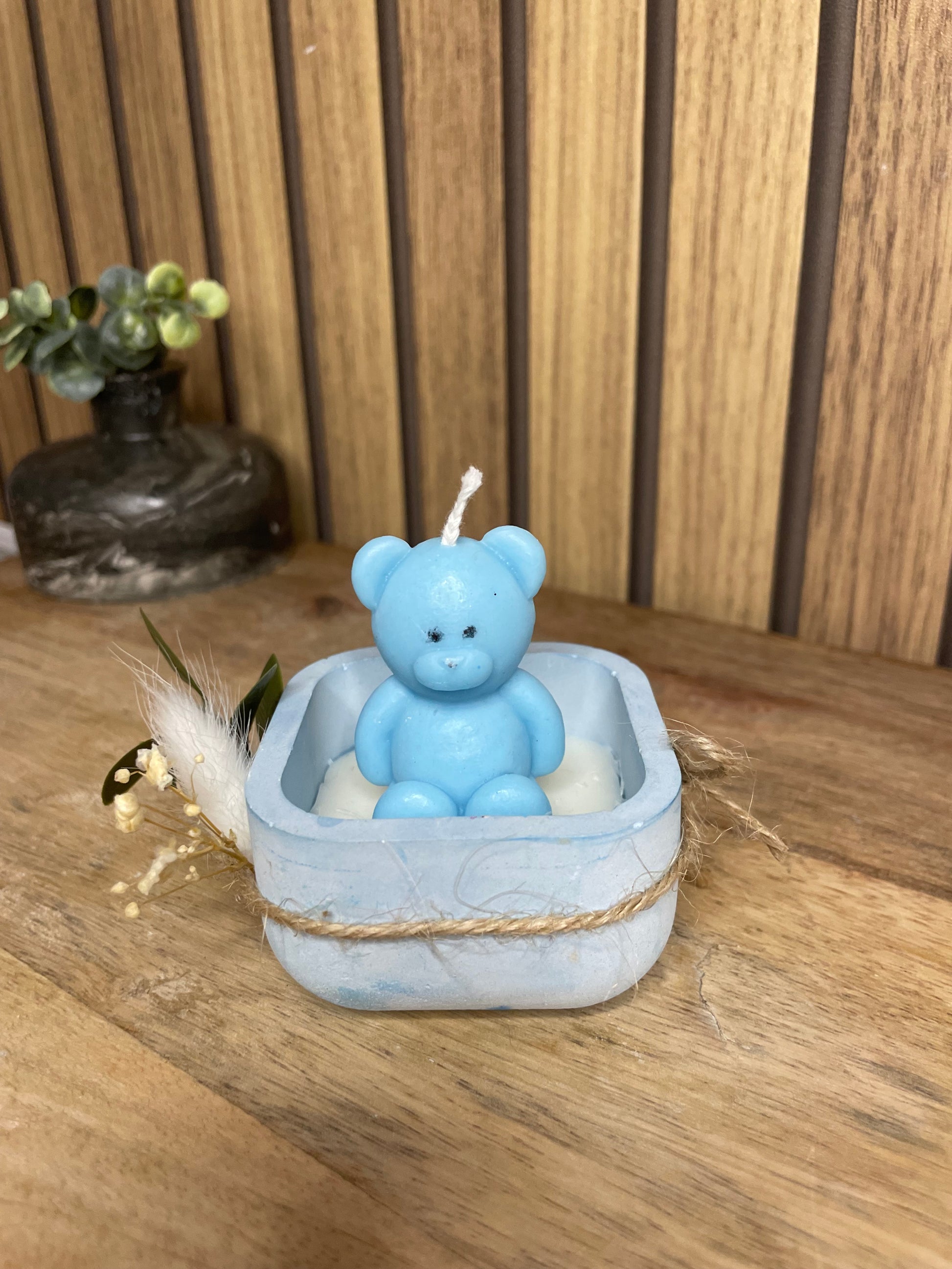Décoration bougie parfumée nounours et fleurs séchées personnalisable. Cire végétal et fragrances de Grasse. Bougie artisanale. Cadeaux pour événements et cérémonies 