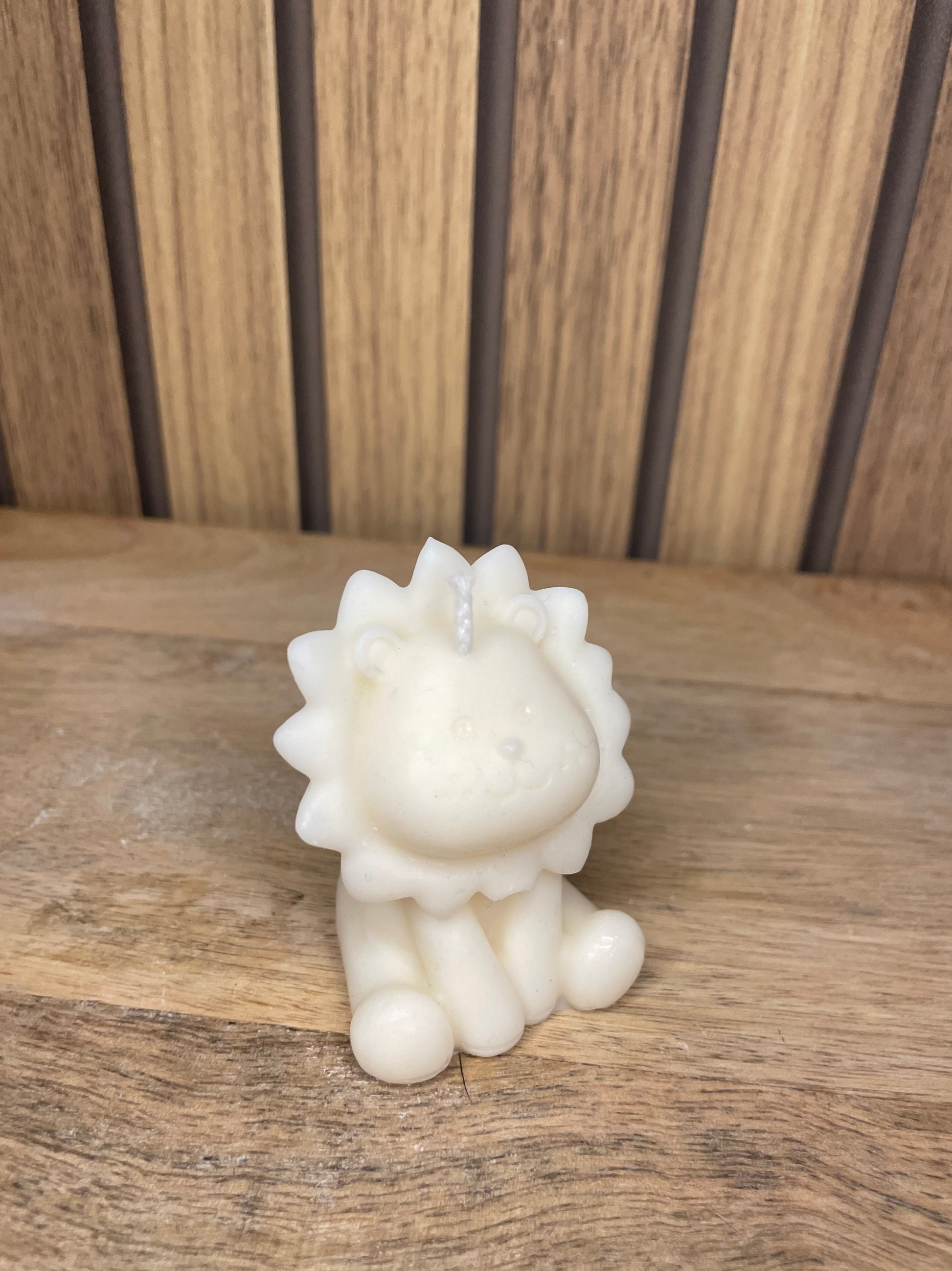 Bougie parfumée lion et fleurs séchées personnalisable pour cadeaux événements et cérémonies 