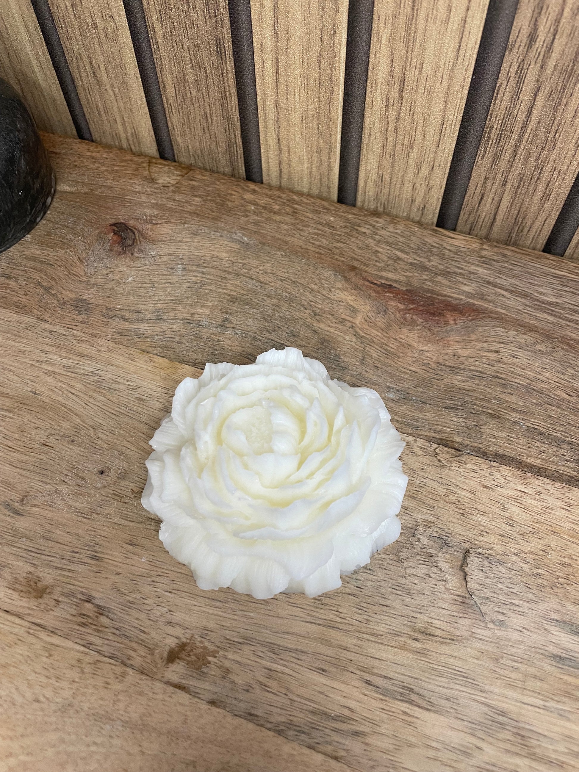 Décoration bougie parfumée pivoine personnalisable. Cire végétal et fragrances de Grasse. Bougie artisanale. 