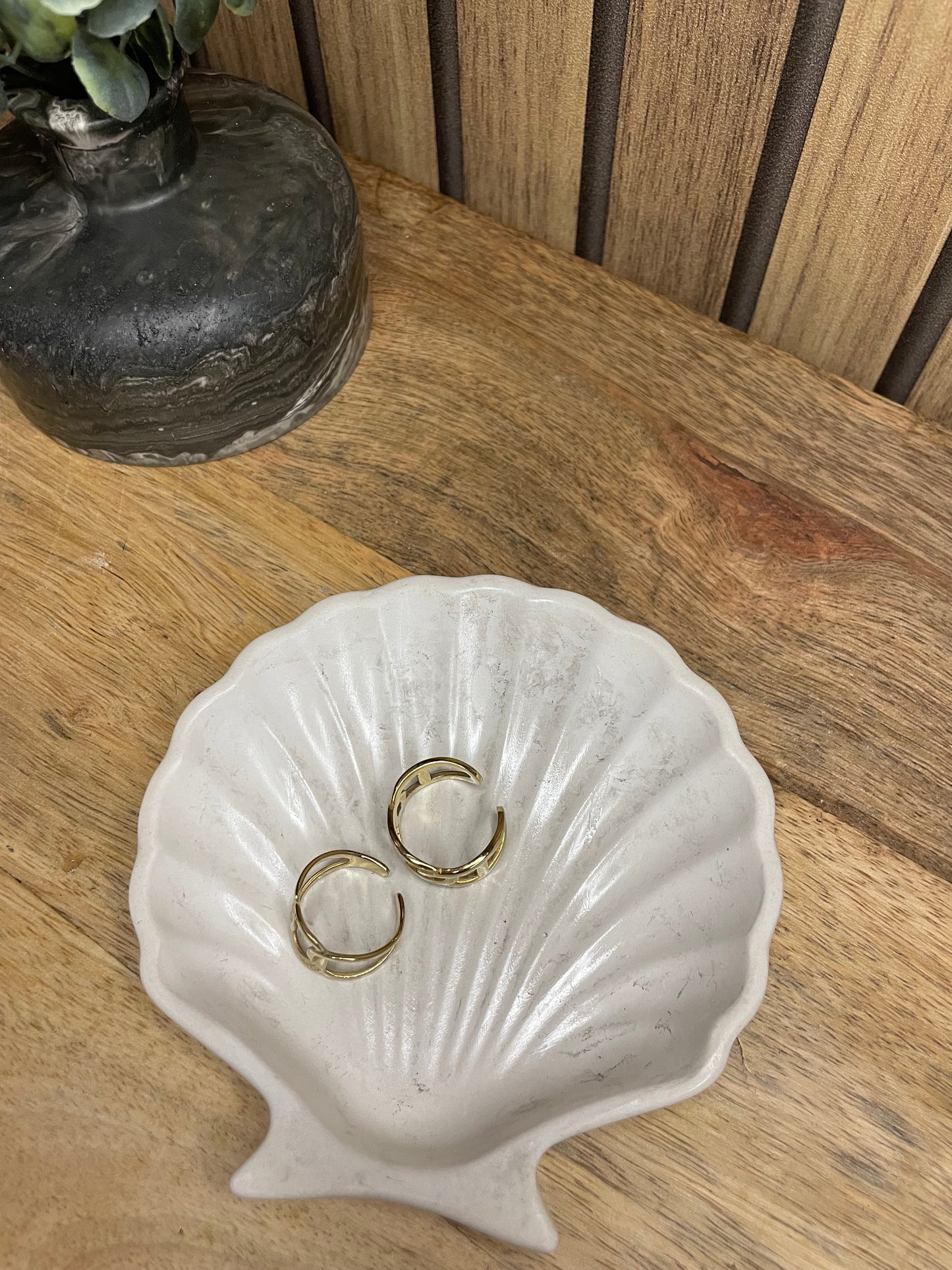 Vide poche coquillage. Coquillages. Déco. Objets déco. A personnaliser. Tendance. Déposez vos bijoux, vos clés, vos pièces de monnaies. Maison. Poudre de moulage écologique. Artisan Français. Fait main. Cadeaux. Vous pouvez y faire fondre vos bougies. 