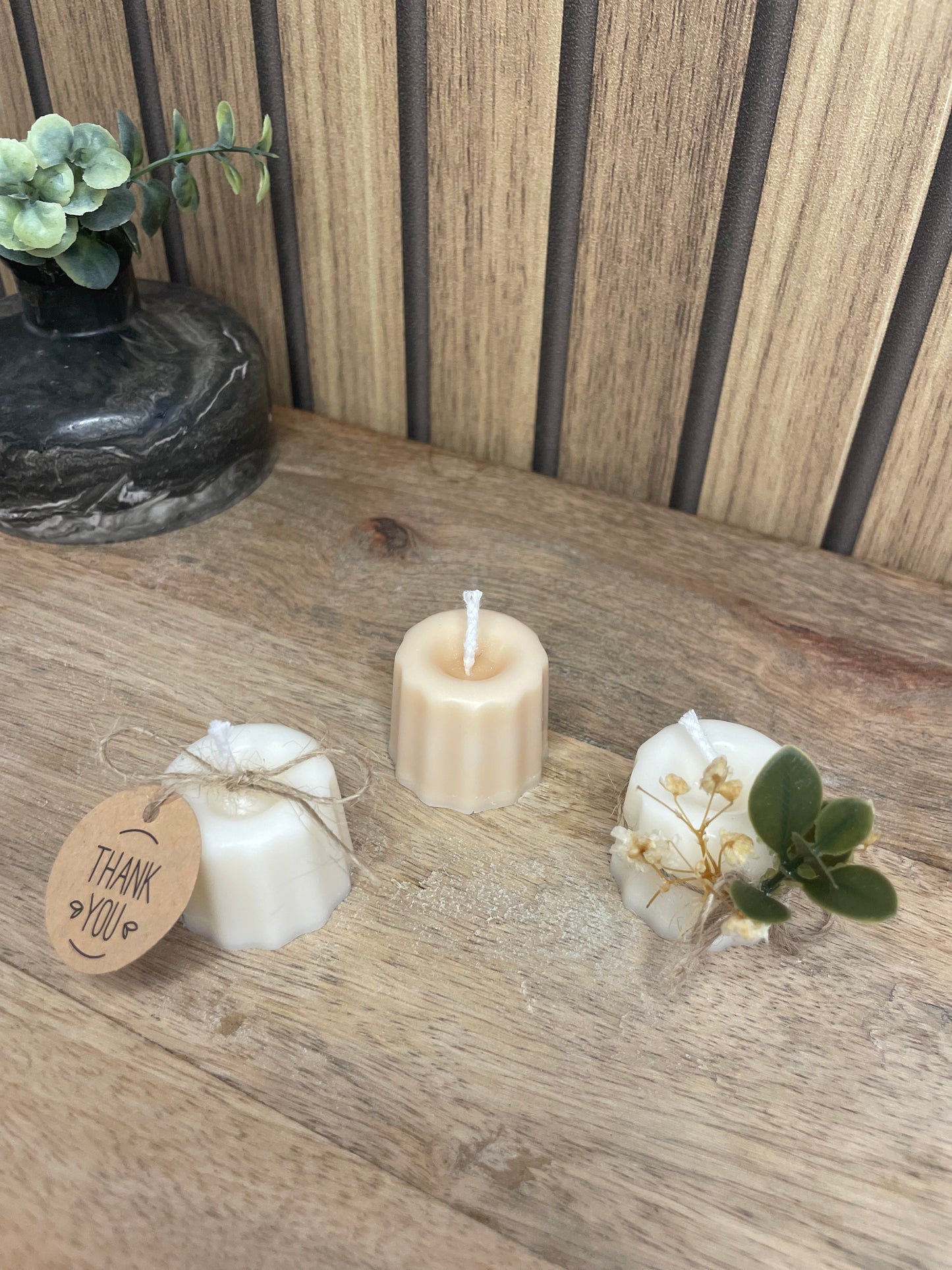 Bougie parfumée cannelé. Cire végétal et parfum de Grasse. Fabrication artisanale fait main. Cadeaux fêtes événements et cérémonies. 