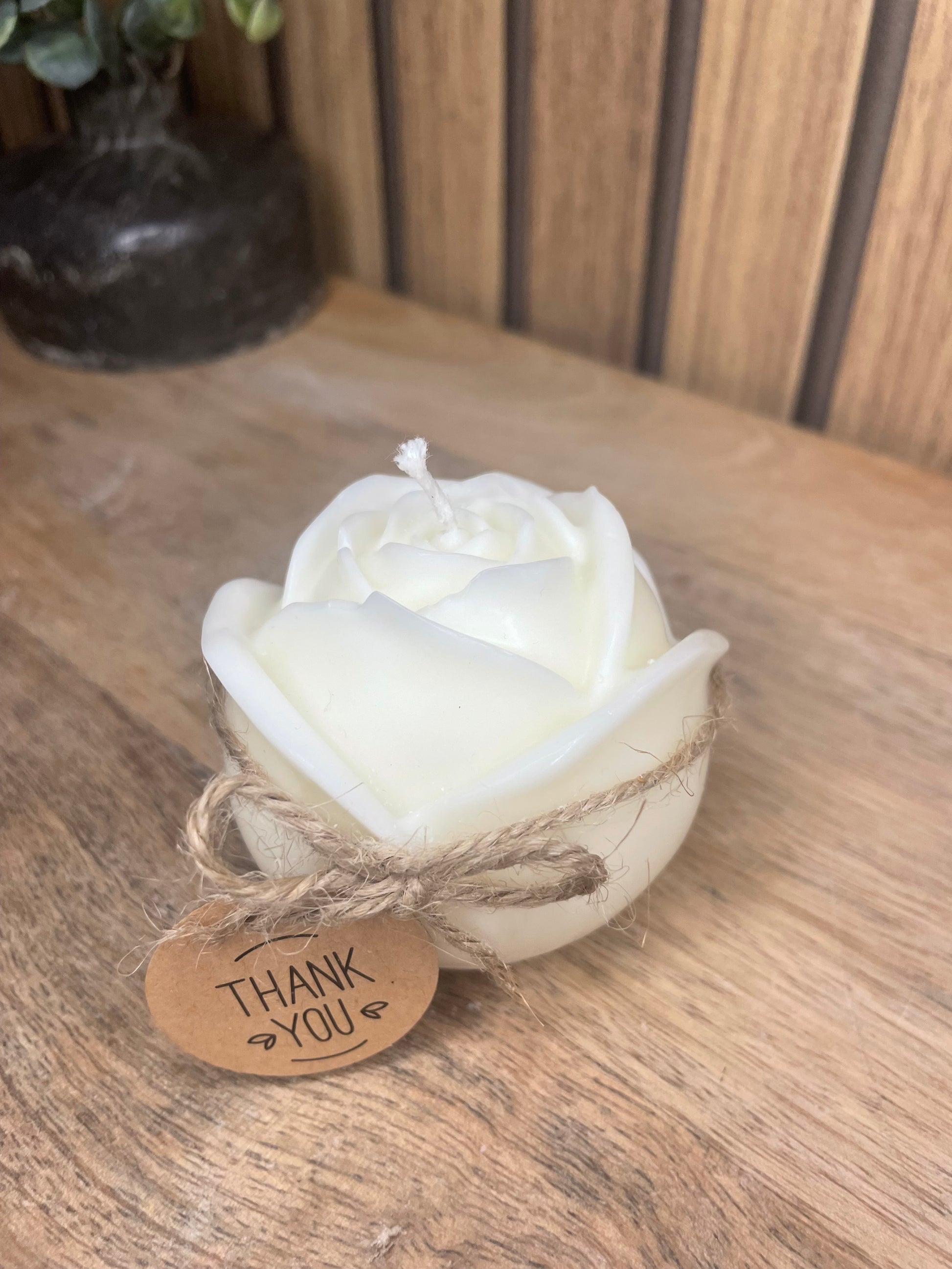Décoration bougie parfumée en forme de roses avec fleurs séchées personnalisable. Cire végétal et fragrances de Grasse. Bougie artisanale. Cadeaux pour événements et cérémonies 