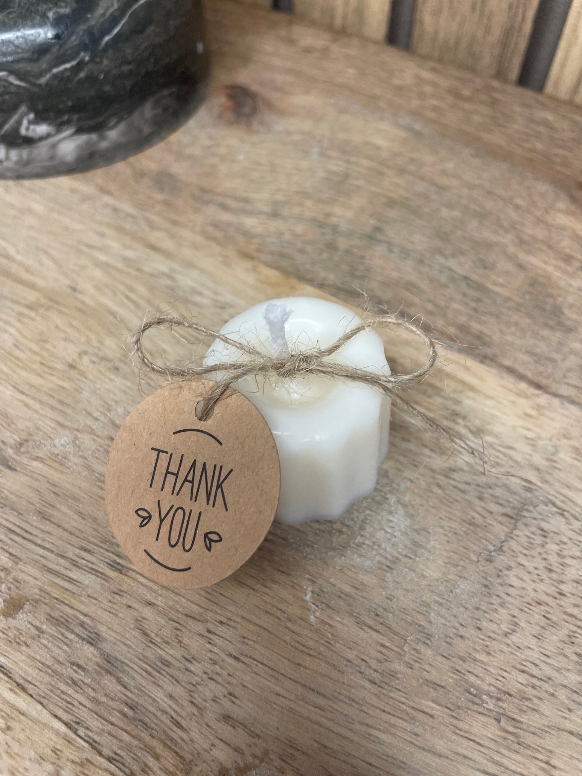 Bougie parfumée cannelé. Cire végétal et parfum de Grasse. Fabrication artisanale fait main. Cadeaux fêtes événements et cérémonies. 