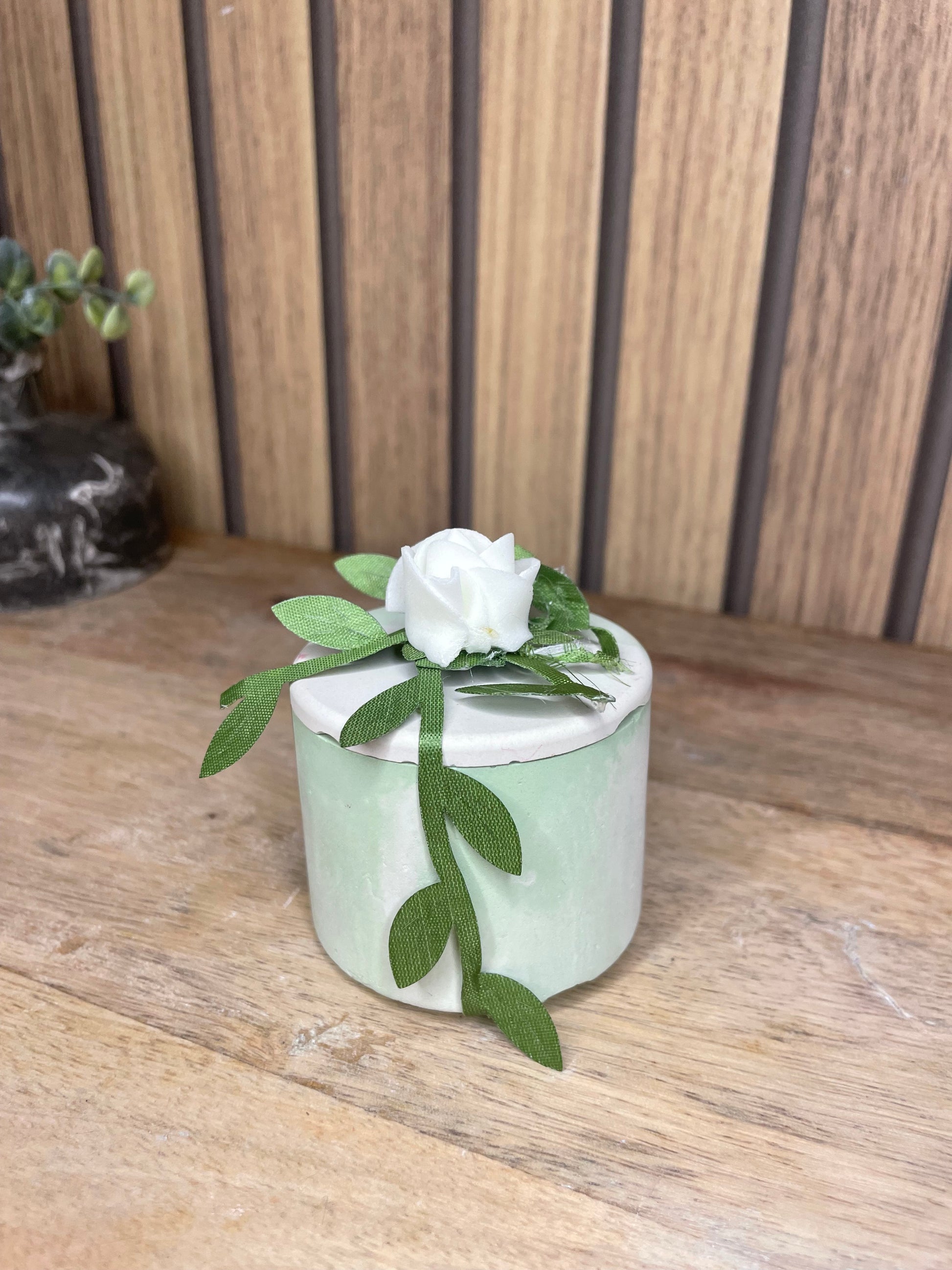 Décoration bougie parfumée et fleurs séchées personnalisable. Cire végétal et fragrances de Grasse. Bougie artisanale. Cadeaux pour événements et cérémonies 