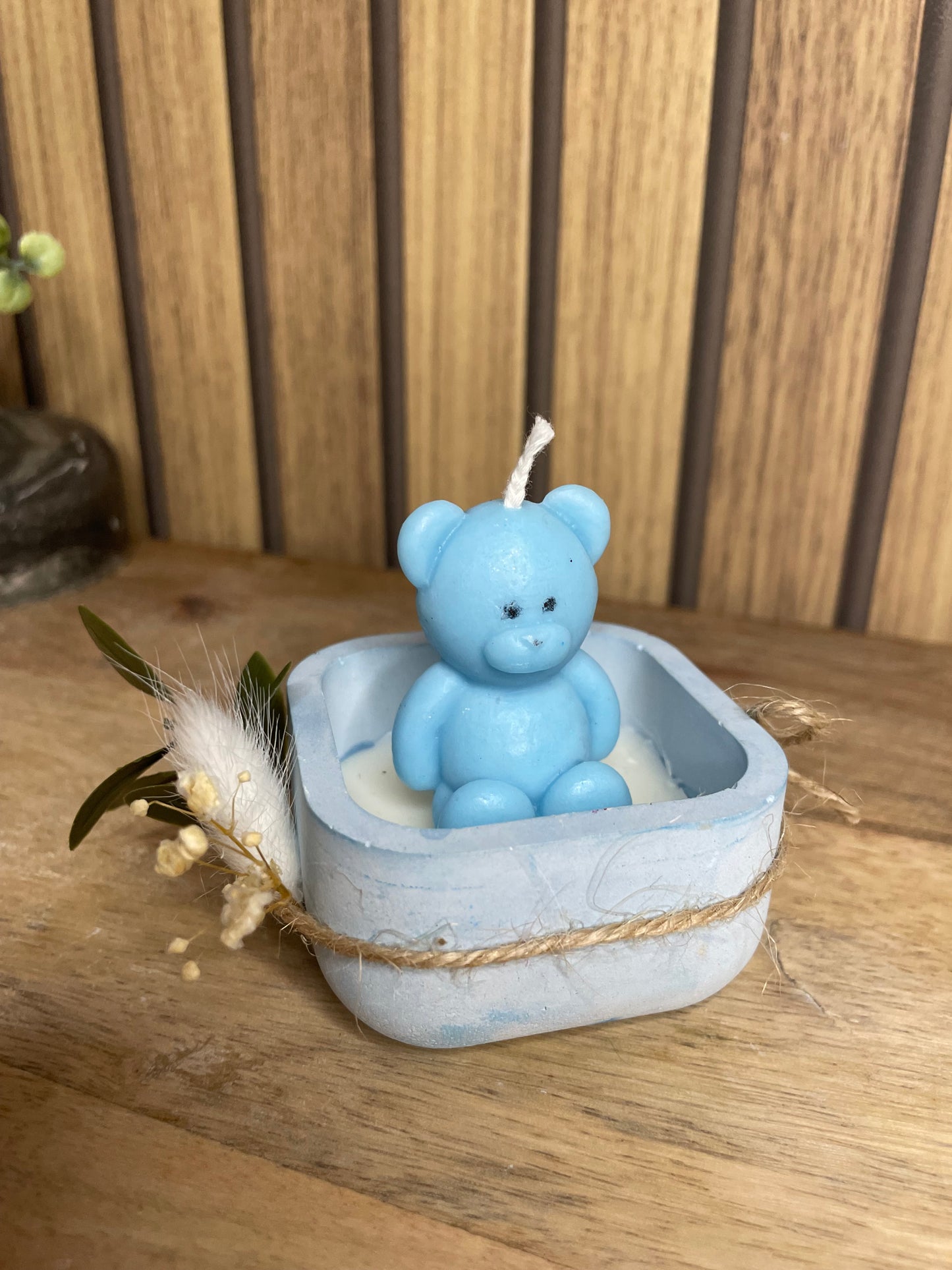 Décoration bougie parfumée nounours et fleurs séchées personnalisable. Cire végétal et fragrances de Grasse. Bougie artisanale. Cadeaux pour événements et cérémonies 
