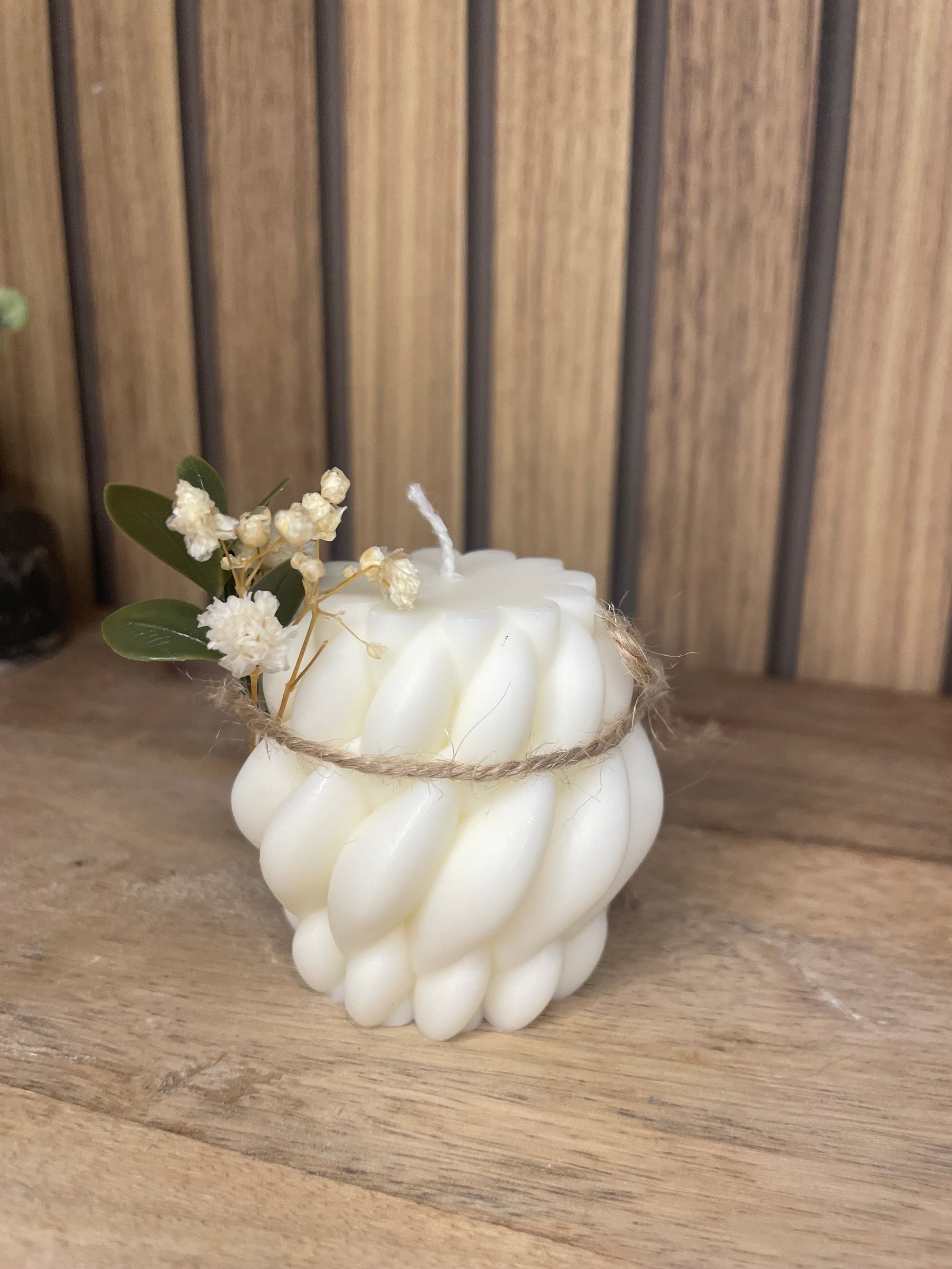 Décoration bougie parfumée et fleurs séchées personnalisable. Cire végétal et fragrances de Grasse. Bougie artisanale. Cadeaux pour événements et cérémonies 