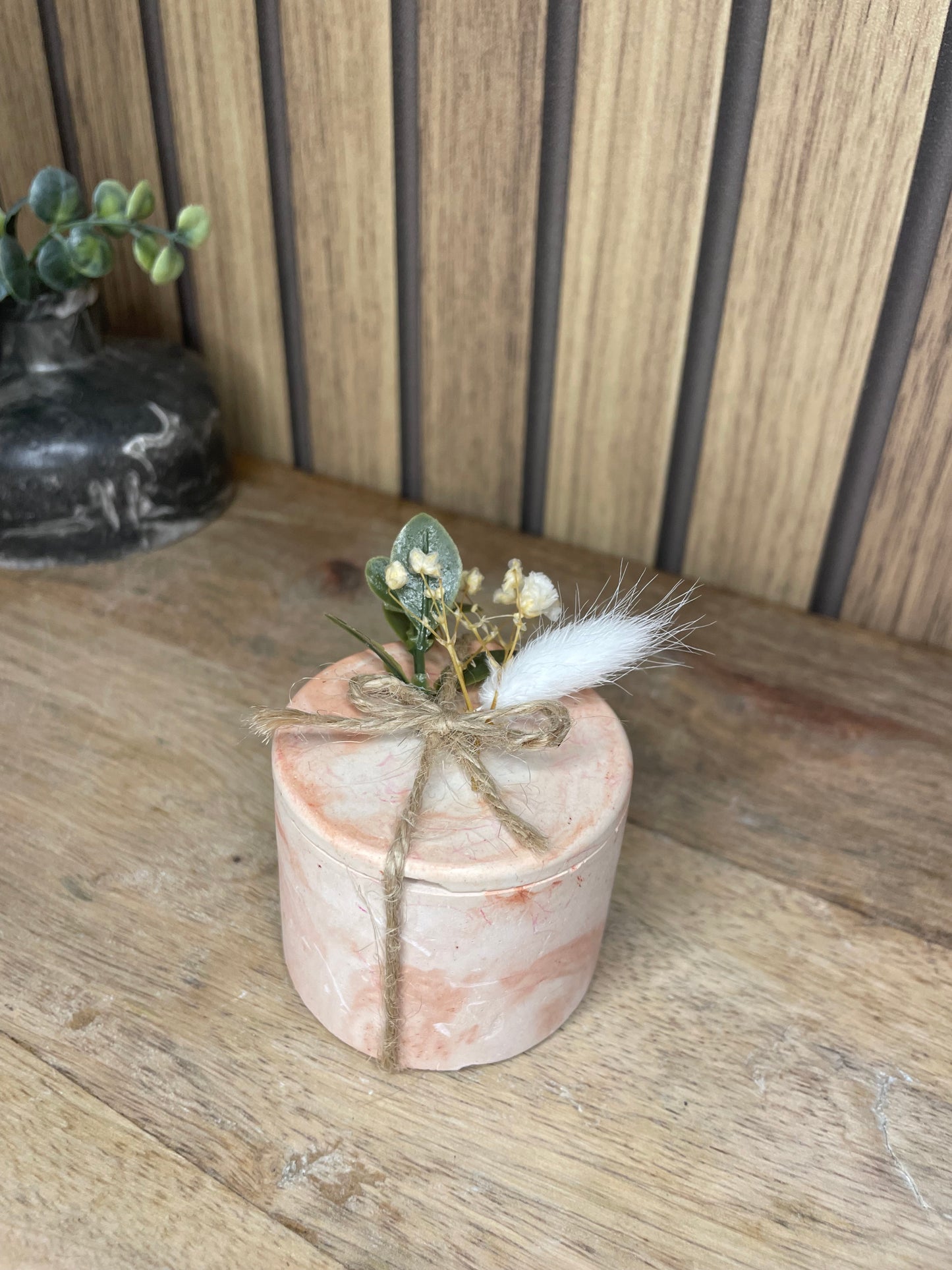 Décoration bougie parfumée et fleurs séchées personnalisable. Cire végétal et fragrances de Grasse. Bougie artisanale. Cadeaux pour événements et cérémonies 