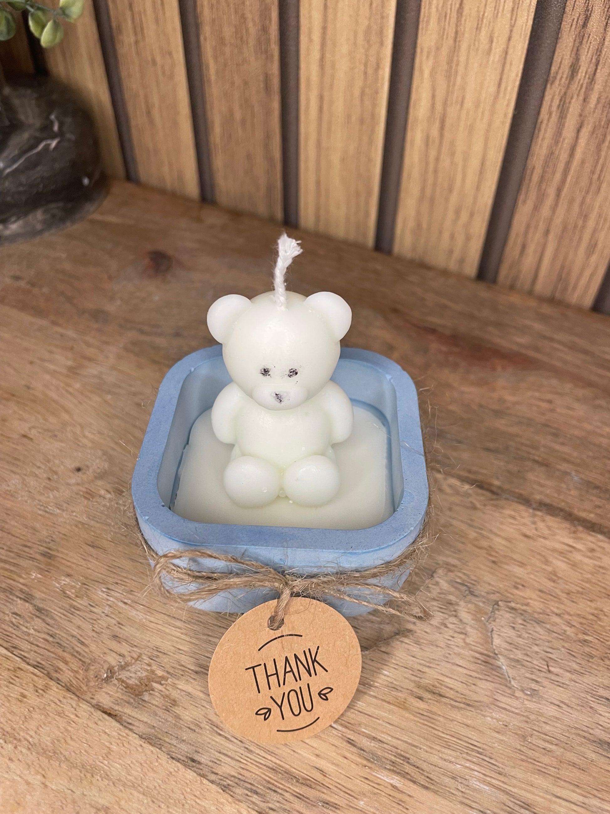 Décoration bougie parfumée nounours personnalisable. Cire végétal et fragrances de Grasse. Bougie artisanale. Cadeaux pour événements et cérémonies 