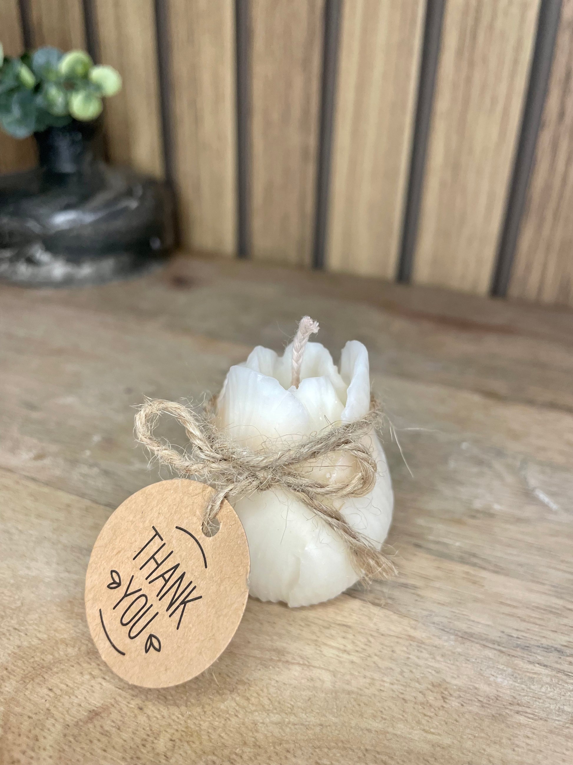 Décoration bougie parfumée tulipe à personnaliser. Cire végétal et fragrances de Grasse. Bougie artisanale. Cadeaux invités cérémonies et événements. Mariage baptême anniversaire communion 