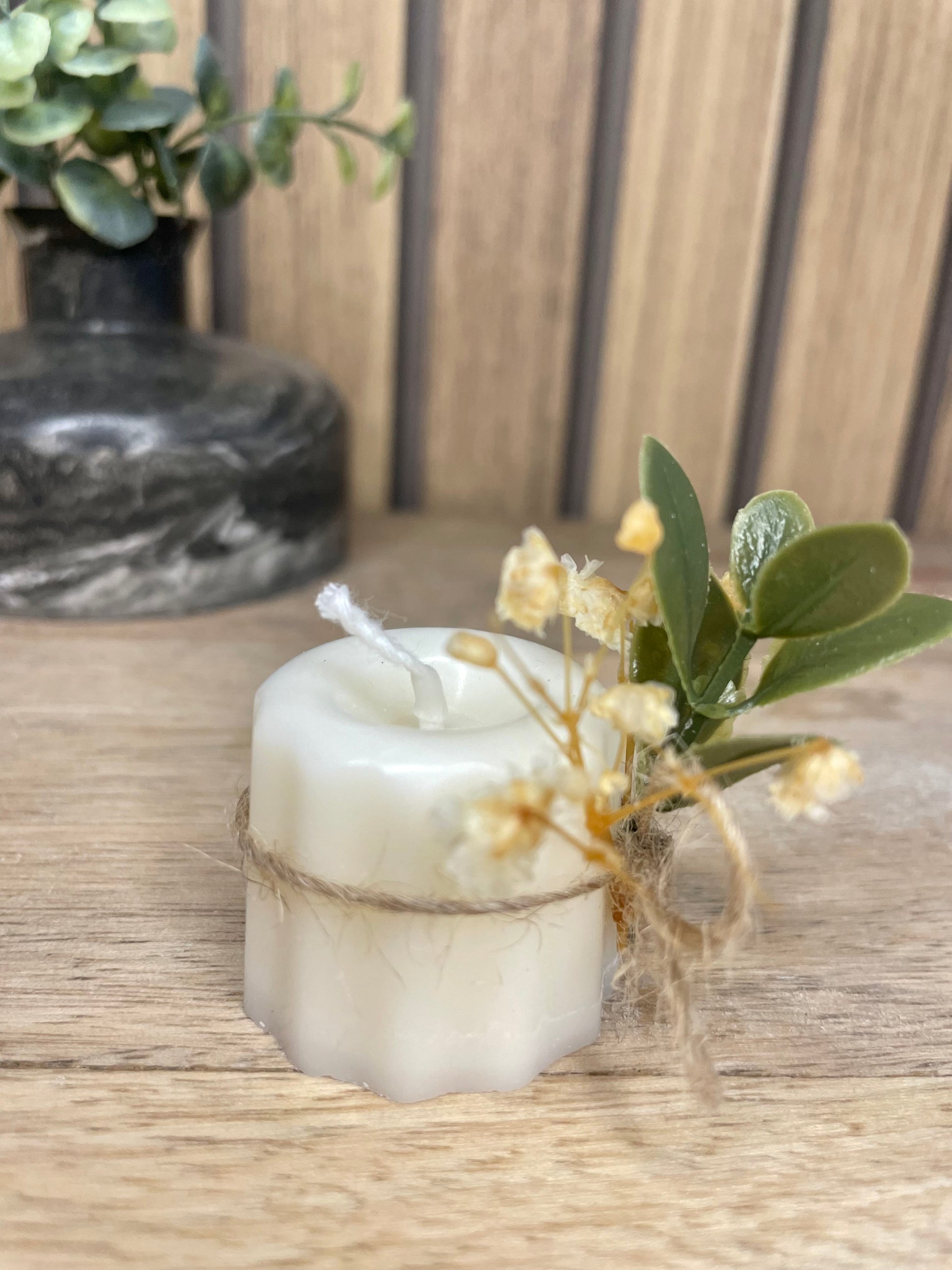 Bougie parfumée cannelé. Cire végétal et parfum de Grasse. Fabrication artisanale fait main. Cadeaux fêtes événements et cérémonies. 