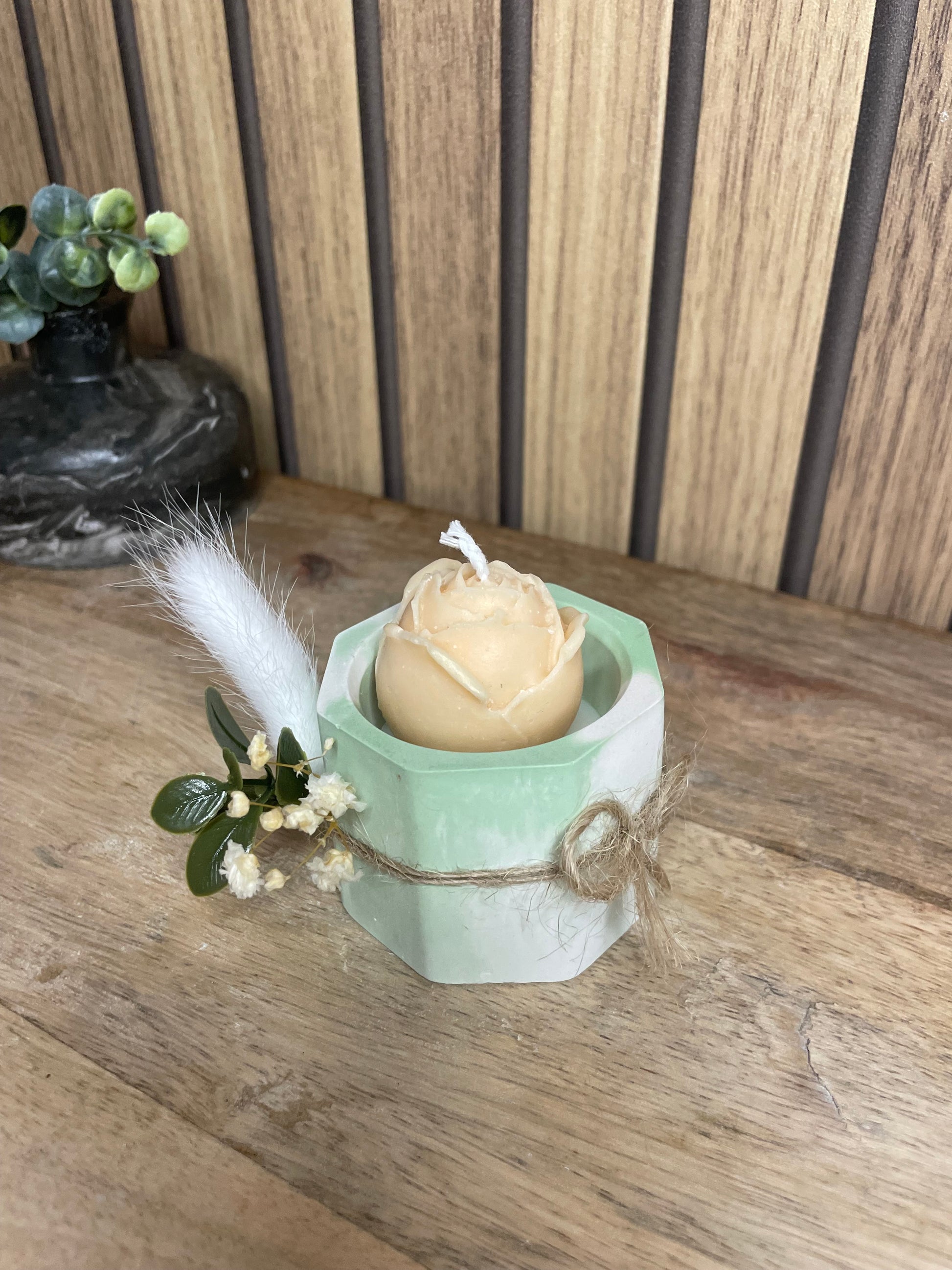 Décoration bougie parfumée rose et fleurs séchées personnalisable pour cadeaux événements et cérémonies 