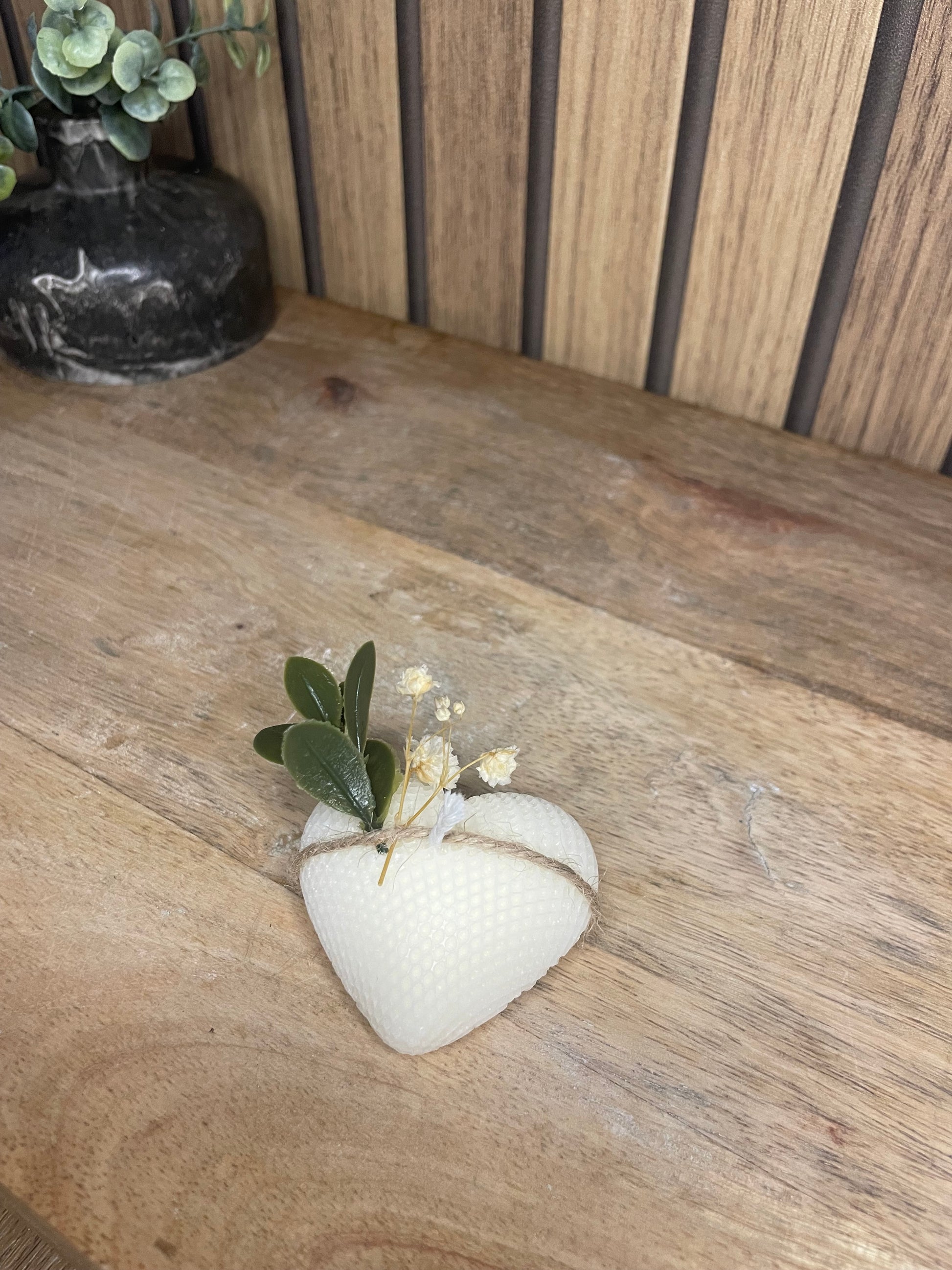Bougie parfumée cœur et fleurs séchées personnalisable pour cadeaux événements et cérémonies 