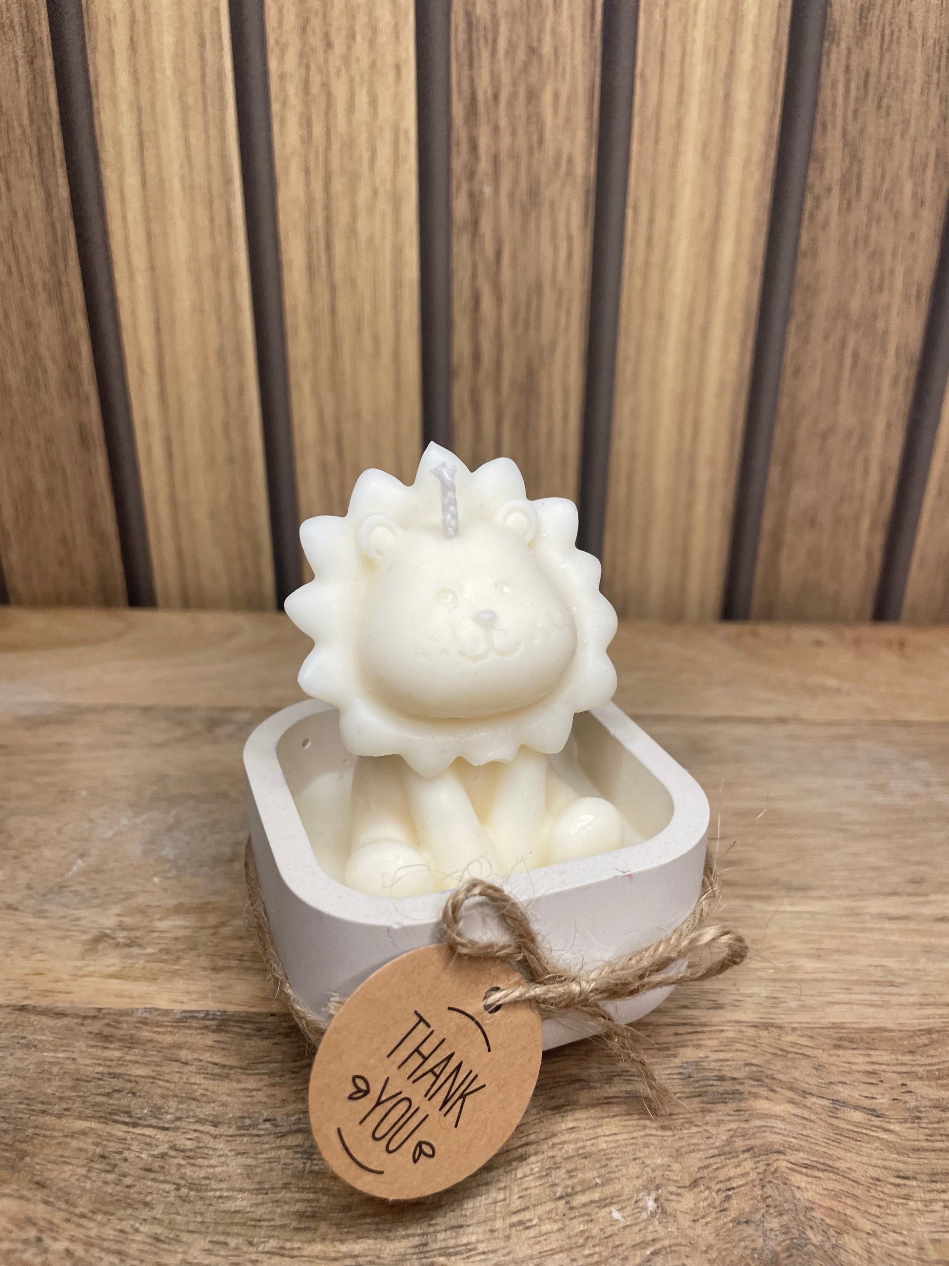Décoration bougie parfumée lion personnalisable. Cire végétal et fragrances de Grasse. Bougie artisanale. Cadeaux pour événements et cérémonies 
