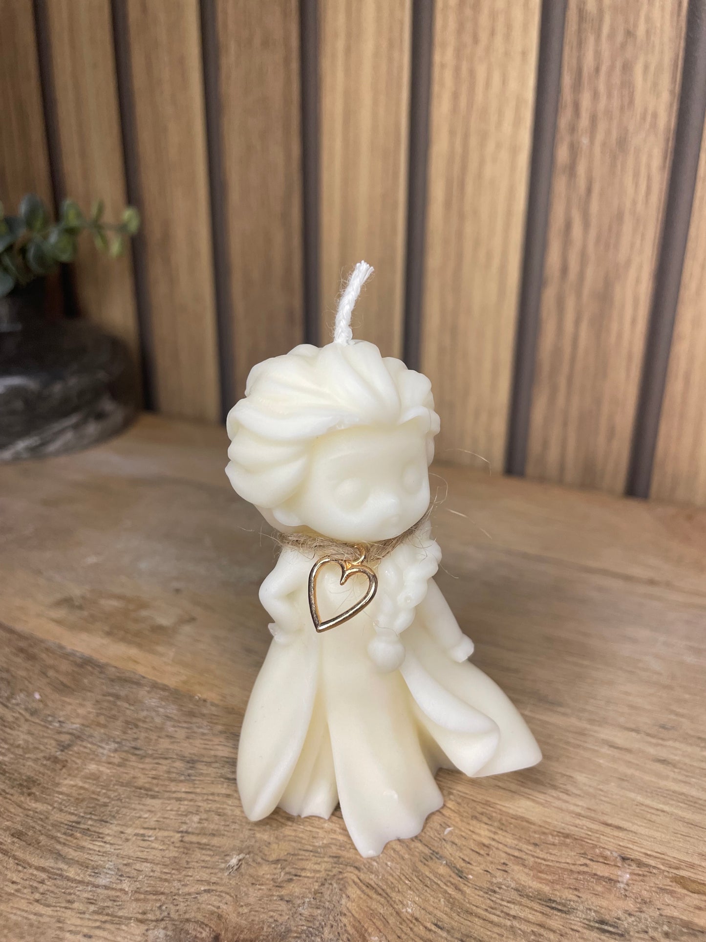 Décoration bougie parfumée la reine des neiges personnalisable. Cire végétal et fragrances de Grasse. Bougie artisanale. Cadeaux pour événements et cérémonies 