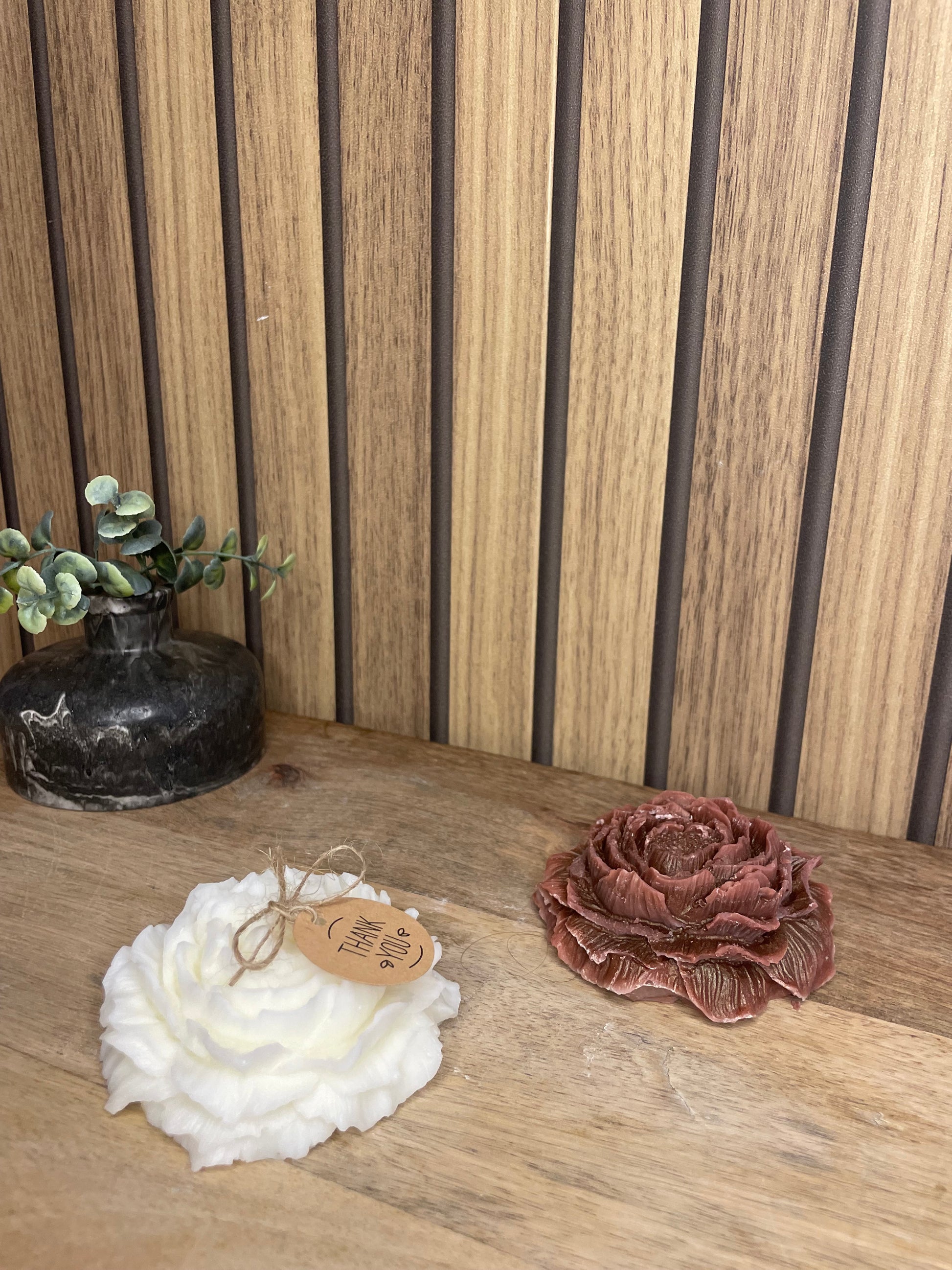 Décoration bougie parfumée pivoine personnalisable. Cire végétal et fragrances de Grasse. Bougie artisanale. Cadeaux pour événements et cérémonies. Boîte cadeaux avec noeud ou fleurs séchées 