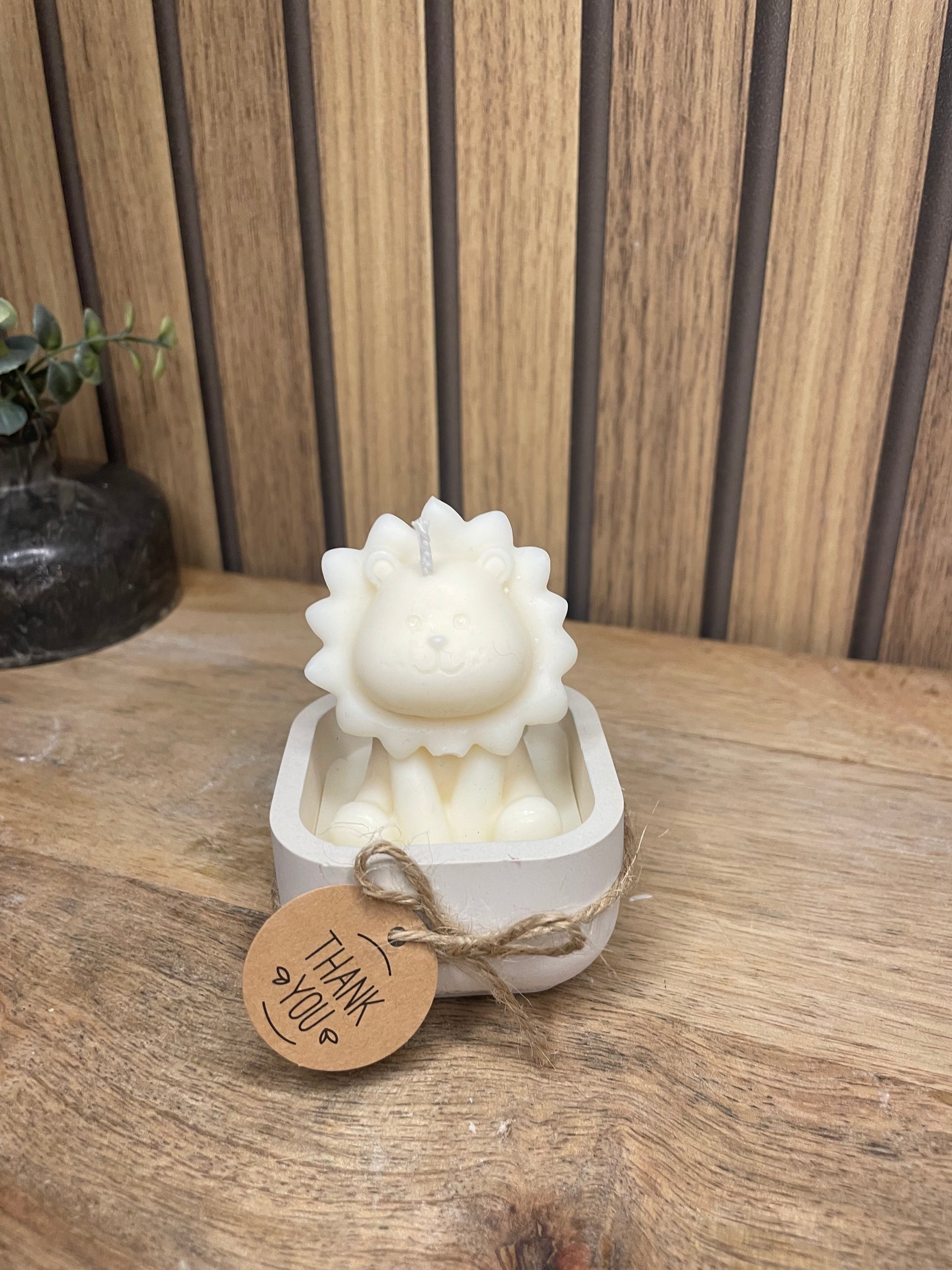 Décoration bougie parfumée lion personnalisable. Cire végétal et fragrances de Grasse. Bougie artisanale. Cadeaux pour événements et cérémonies 