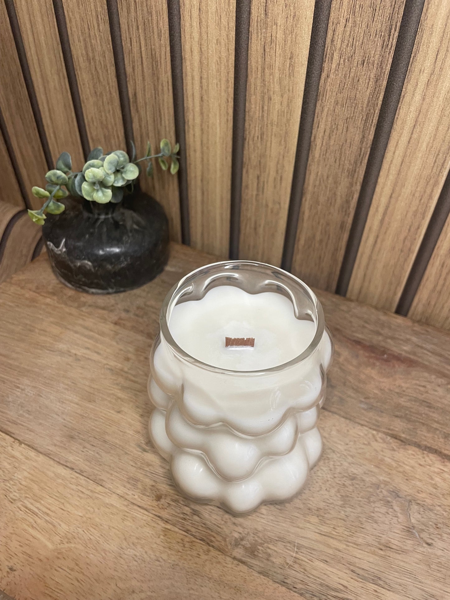 Bougie parfumée Artisanal. Cire végétal de soja. Parfum provenant de Grasse. Parfumer son intérieur. Bougie à personnaliser. Fragrance. Mèche en bois. Fait main. Artisan Français. Idée cadeau. Baiona. Bayonne. Pays basque