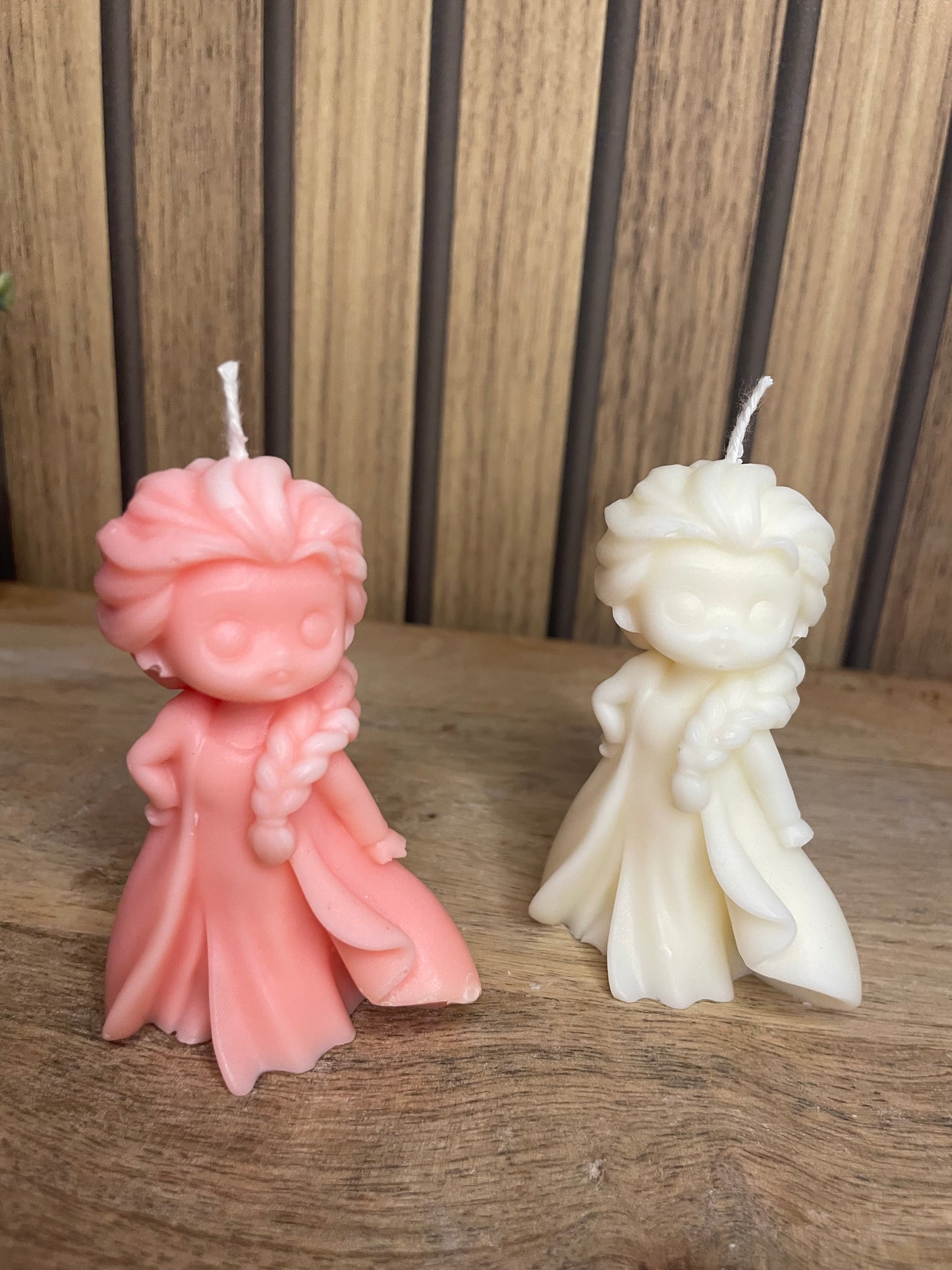 Décoration bougie parfumée la reine des neiges personnalisable. Cire végétal et fragrances de Grasse. Bougie artisanale. Cadeaux pour événements et cérémonies 