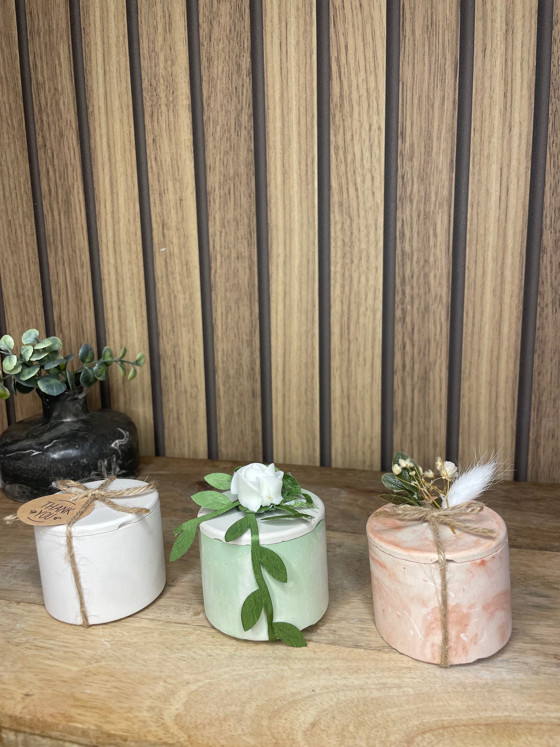 Décoration bougie parfumée et fleurs séchées personnalisable. Cire végétal et fragrances de Grasse. Bougie artisanale. Cadeaux pour événements et cérémonies 