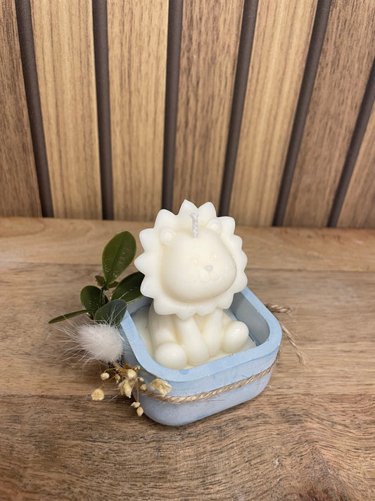 Décoration bougie parfumée lion et fleurs séchées personnalisable. Cire végétal et fragrances de Grasse. Bougie artisanale. Cadeaux pour événements et cérémonies 