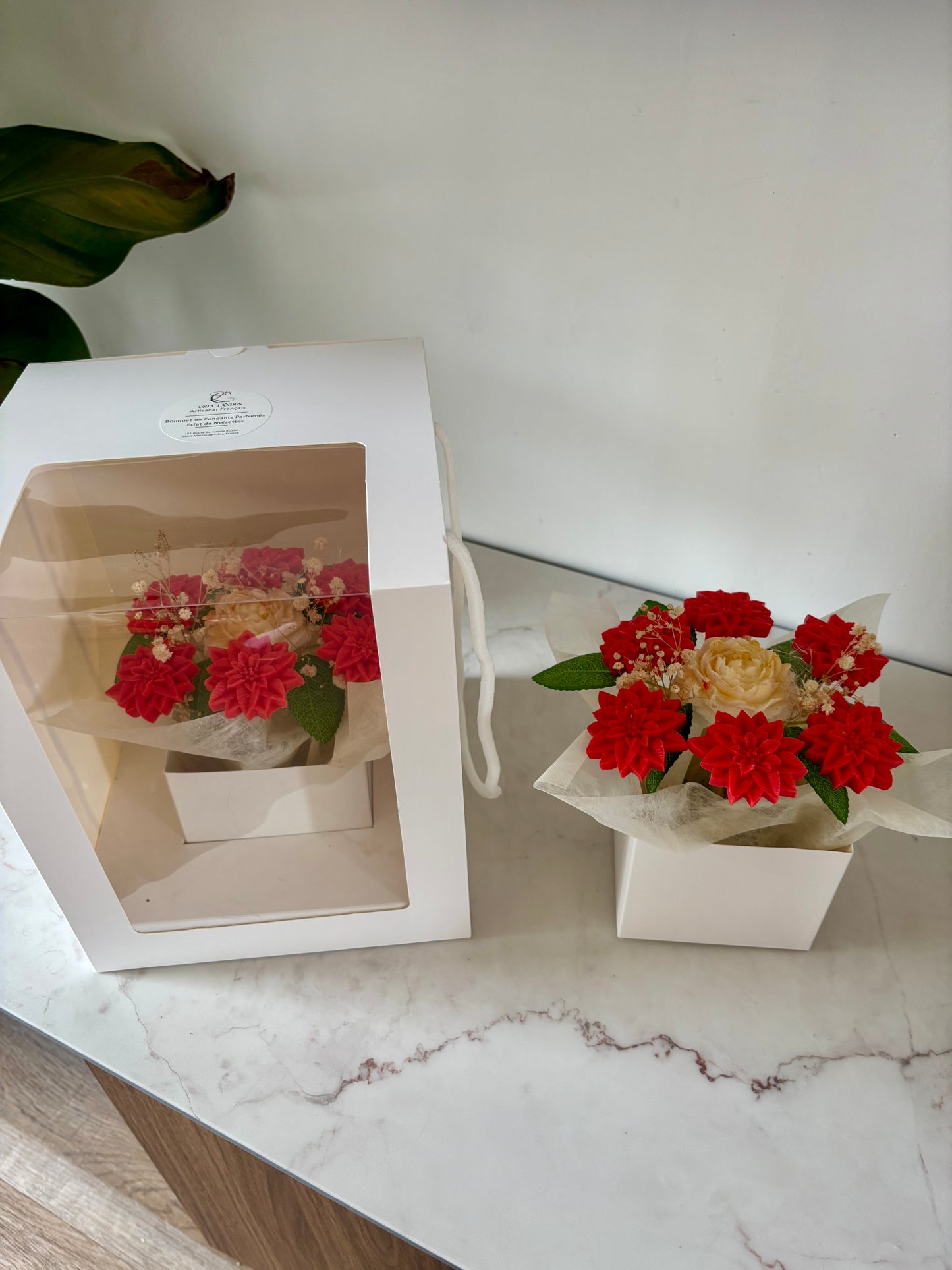 Bouquet de bougies. Cadeau. Noël. Cadeau de noël. Idée cadeau. Bougie parfumée. Fleur éternelle. Fleur. Bouquet. Décoration Noël. Artisanat français. Boîte cadeau. 