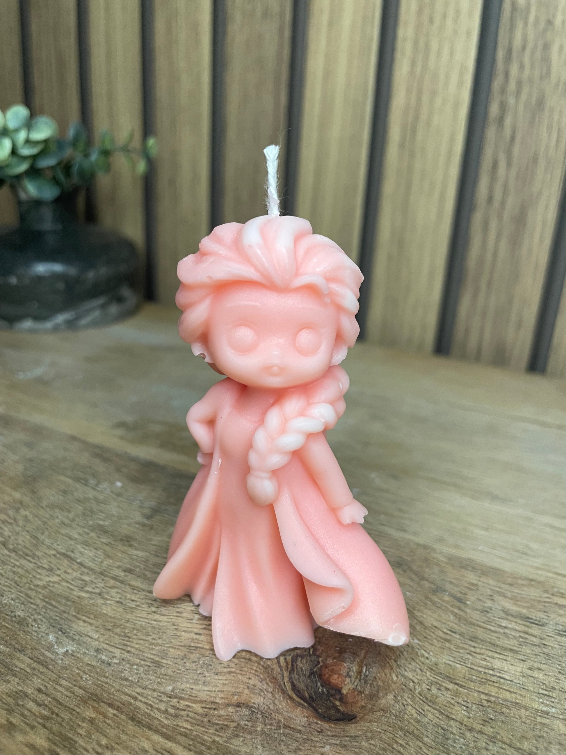 Décoration bougie parfumée la reine des neiges personnalisable. Cire végétal et fragrances de Grasse. Bougie artisanale. Cadeaux pour événements et cérémonies 
