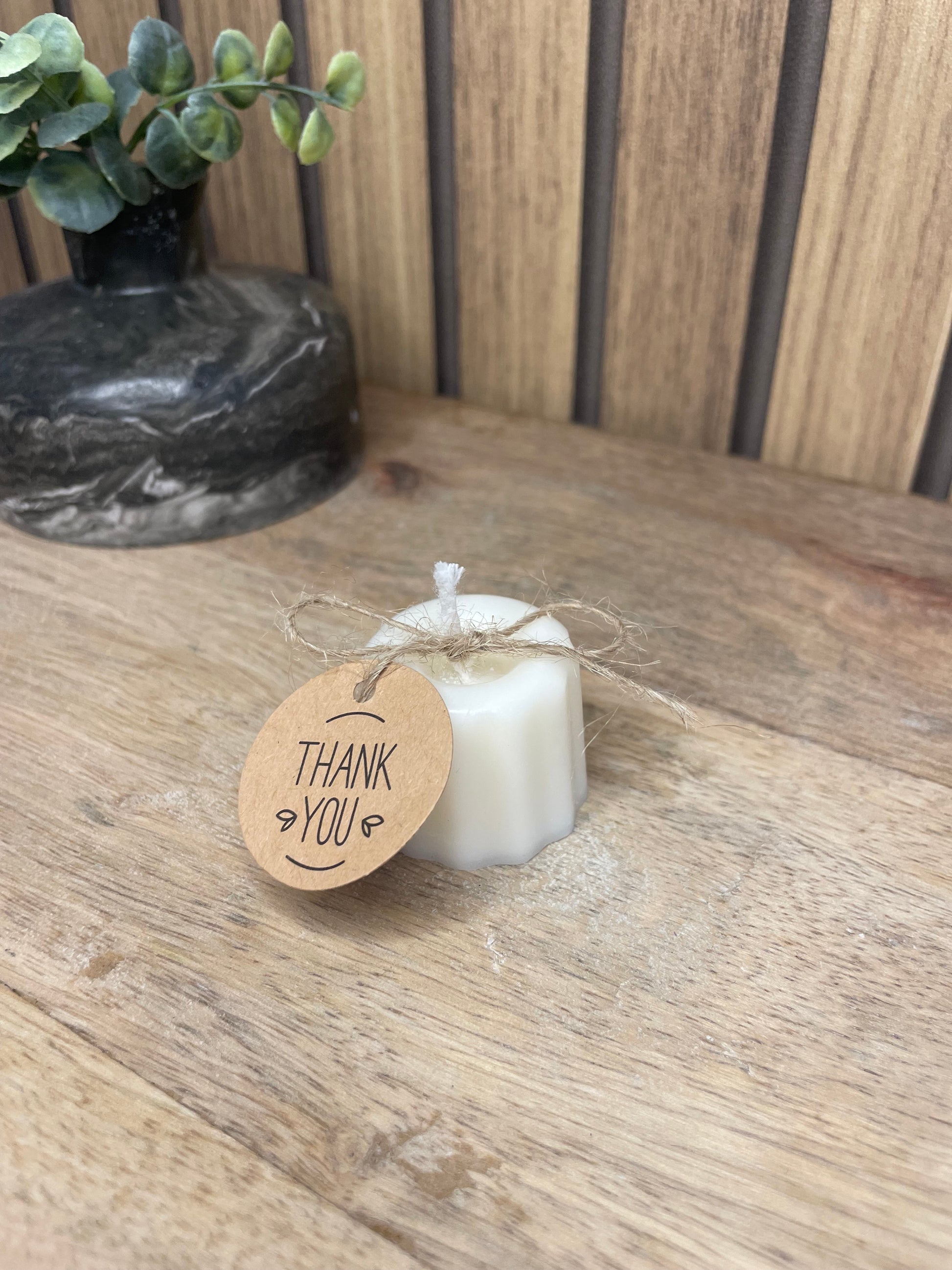 Bougie parfumée cannelé. Cire végétal et parfum de Grasse. Fabrication artisanale fait main. Cadeaux fêtes événements et cérémonies. 