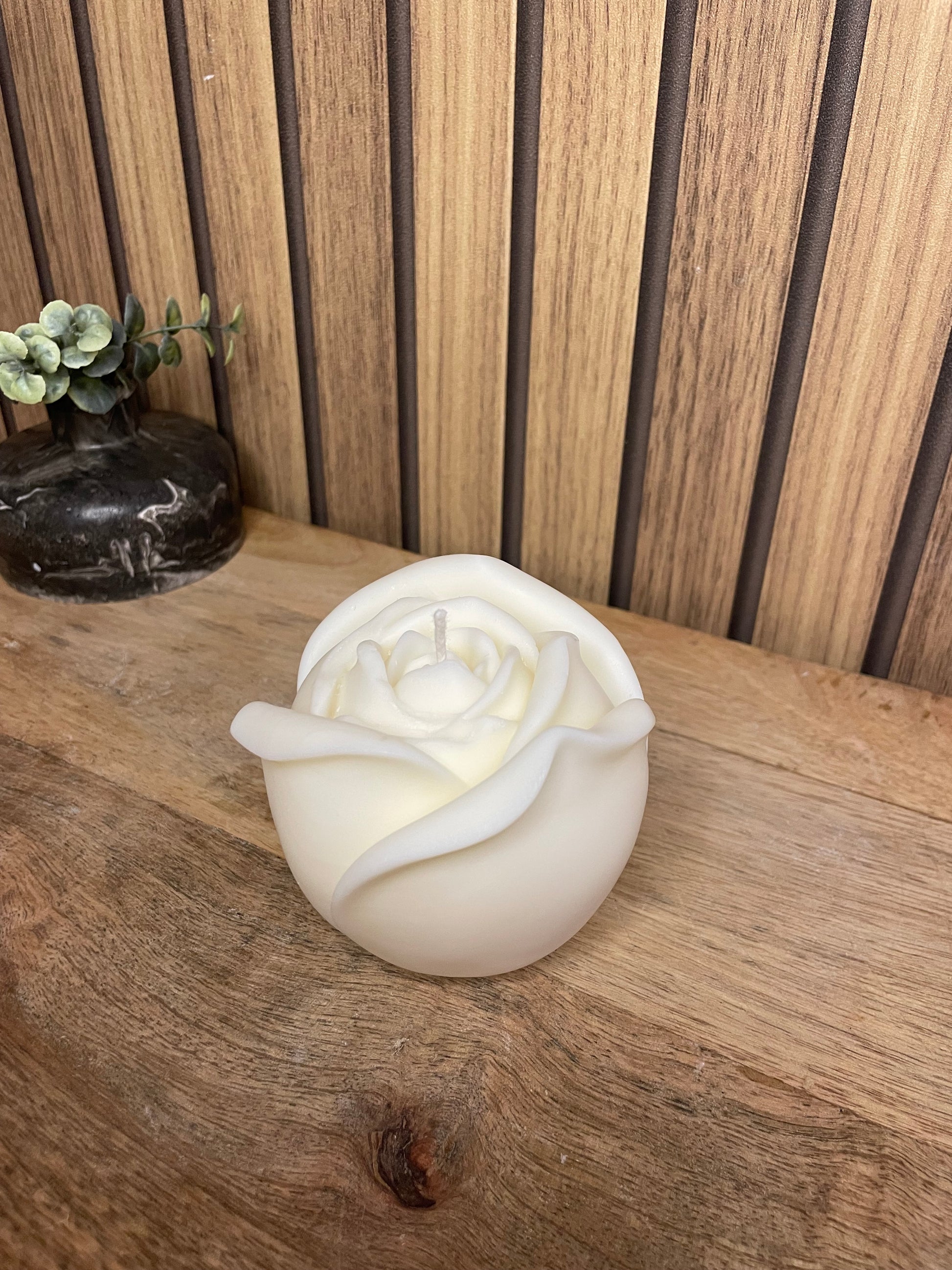 Décoration bougie parfumée en forme de roses personnalisable. Cire végétal et fragrances de Grasse. Bougie artisanale. 