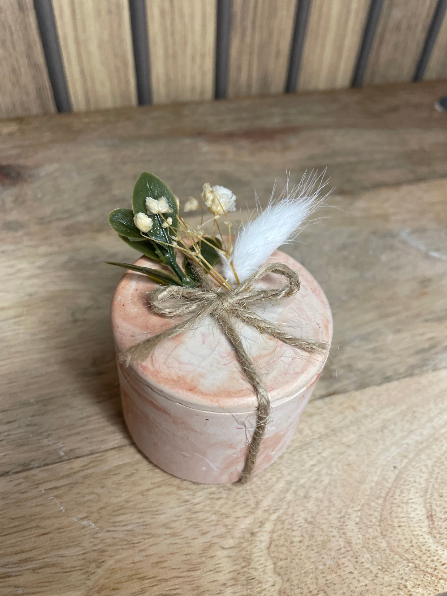 Décoration bougie parfumée et fleurs séchées personnalisable. Cire végétal et fragrances de Grasse. Bougie artisanale. Cadeaux pour événements et cérémonies 