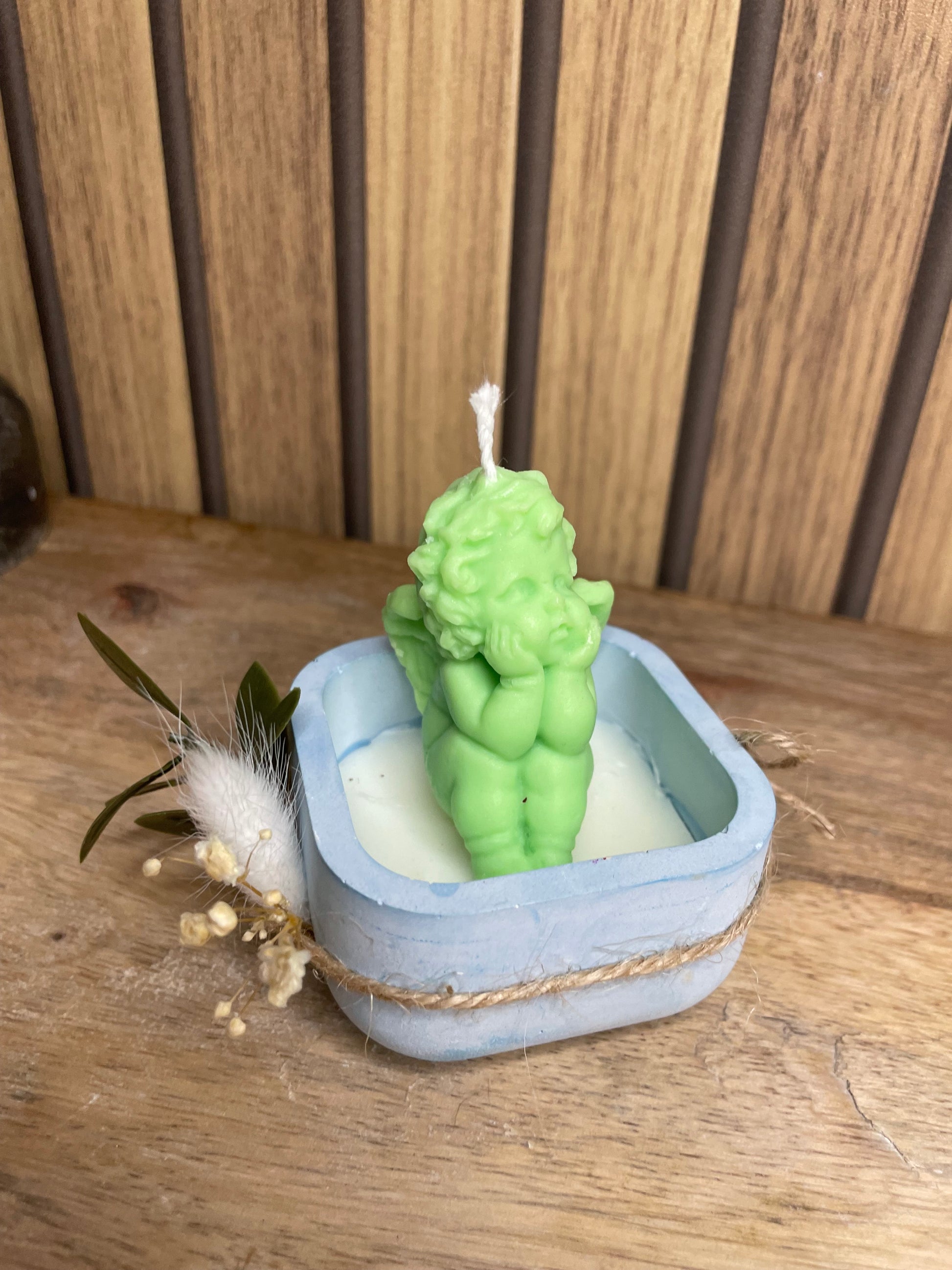 Décoration bougie parfumée ange et fleurs séchées personnalisable. Cire végétal et fragrances de Grasse. Bougie artisanale. Cadeaux pour événements et cérémonies 