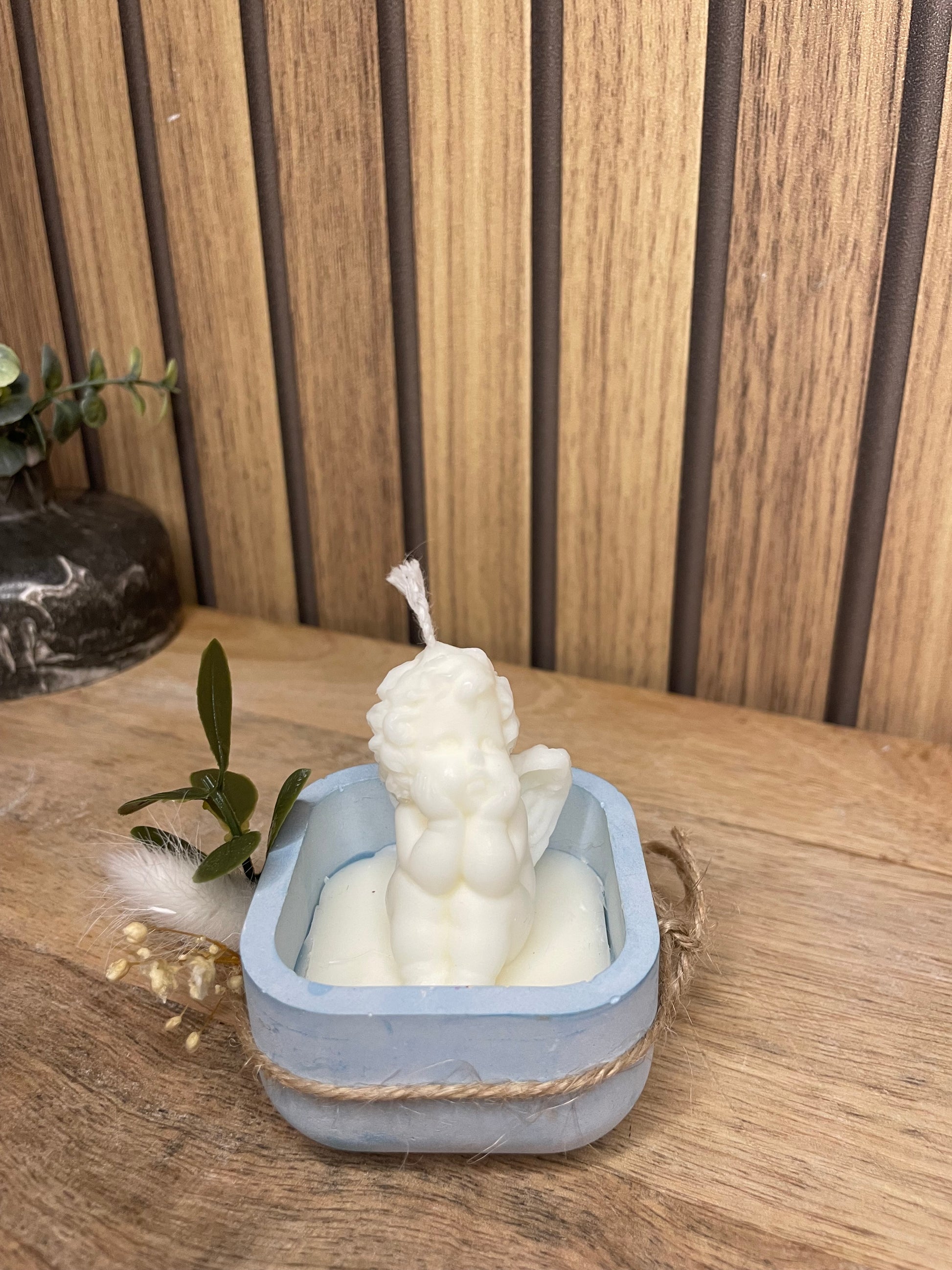 Décoration bougie parfumée ange et fleurs séchées personnalisable. Cire végétal et fragrances de Grasse. Bougie artisanale. Cadeaux pour événements et cérémonies 