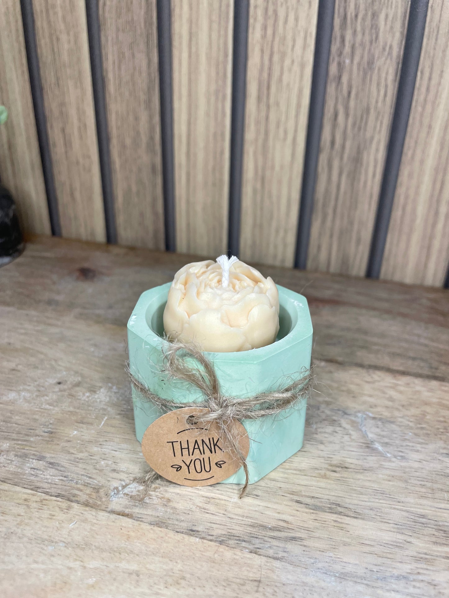 Décoration bougie parfumée pivoine personnalisable pour cadeaux événements et cérémonies 