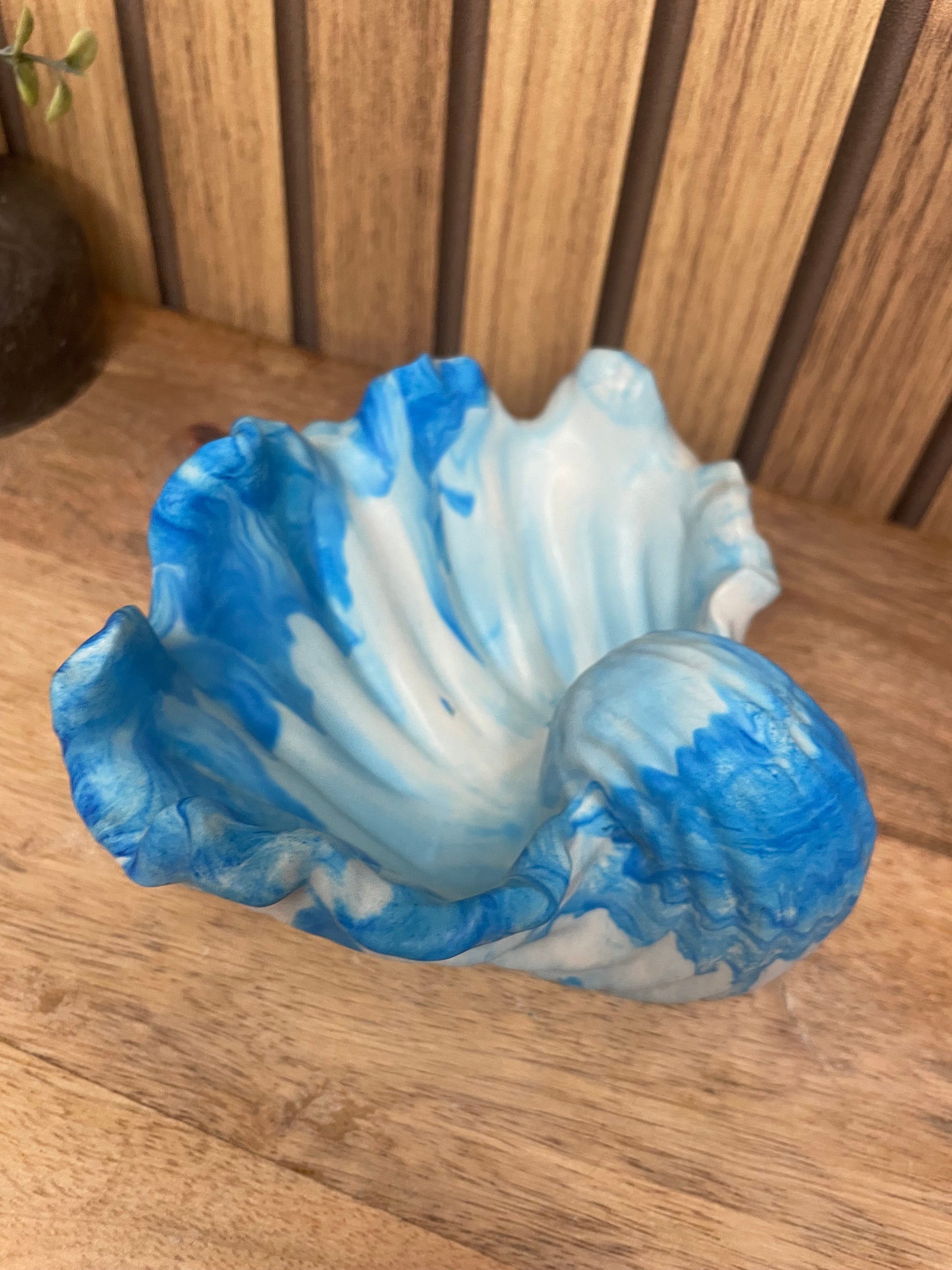 Vide poche coquillage. Coquillages. Déco. Objets déco. A personnaliser. Tendance. Déposez vos bijoux, vos clés, vos pièces de monnaies. Maison. Poudre de moulage écologique. Artisan Français. Fait main. Cadeaux. 