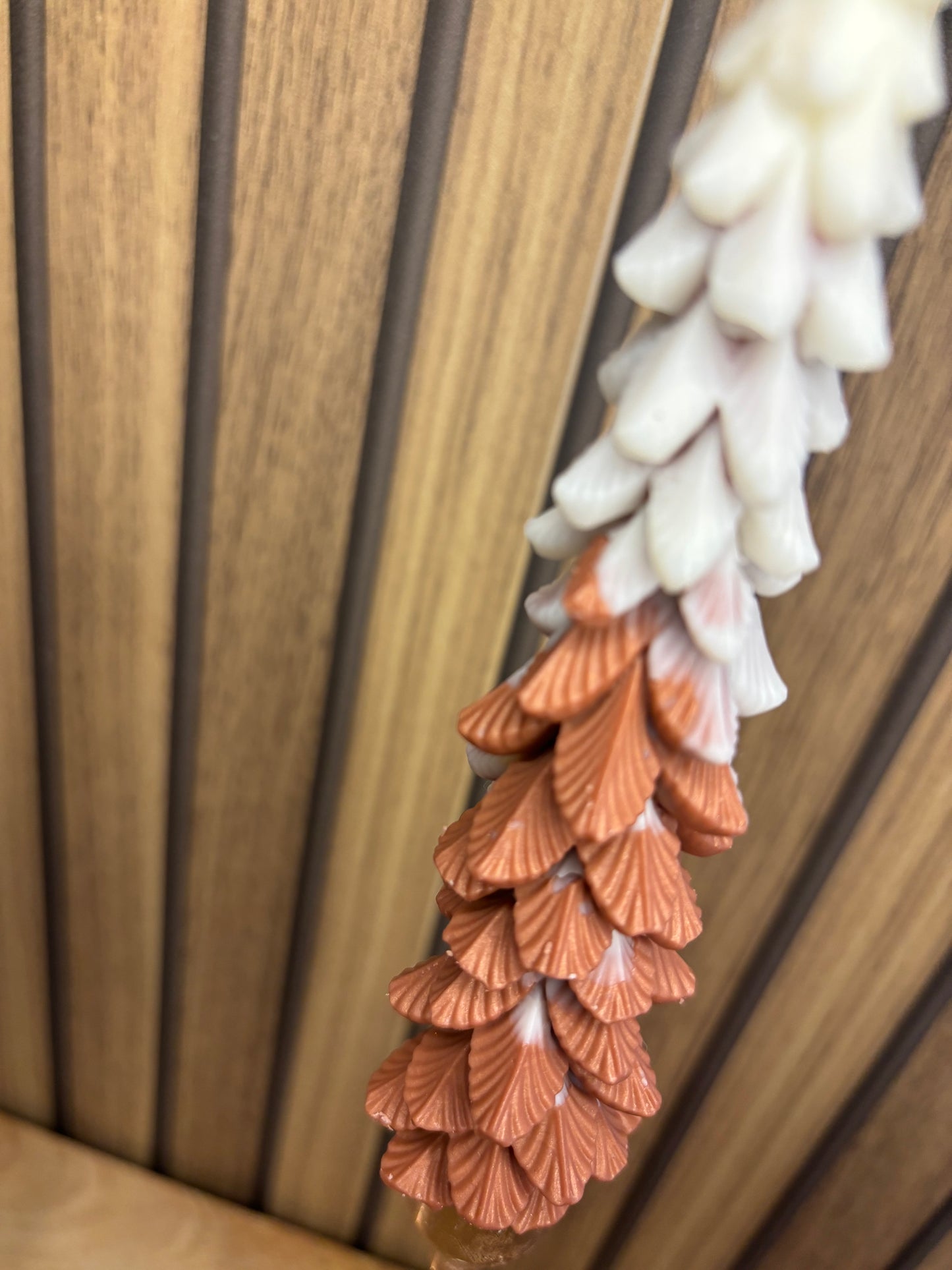 Bougie. Bougie parfumée. Sapin. Sapin de Noël. Épicéa. Bougeoir. Décoration de Noël. Déco. Chandelier. Déco de table. Idée cadeau. Idée déco. 