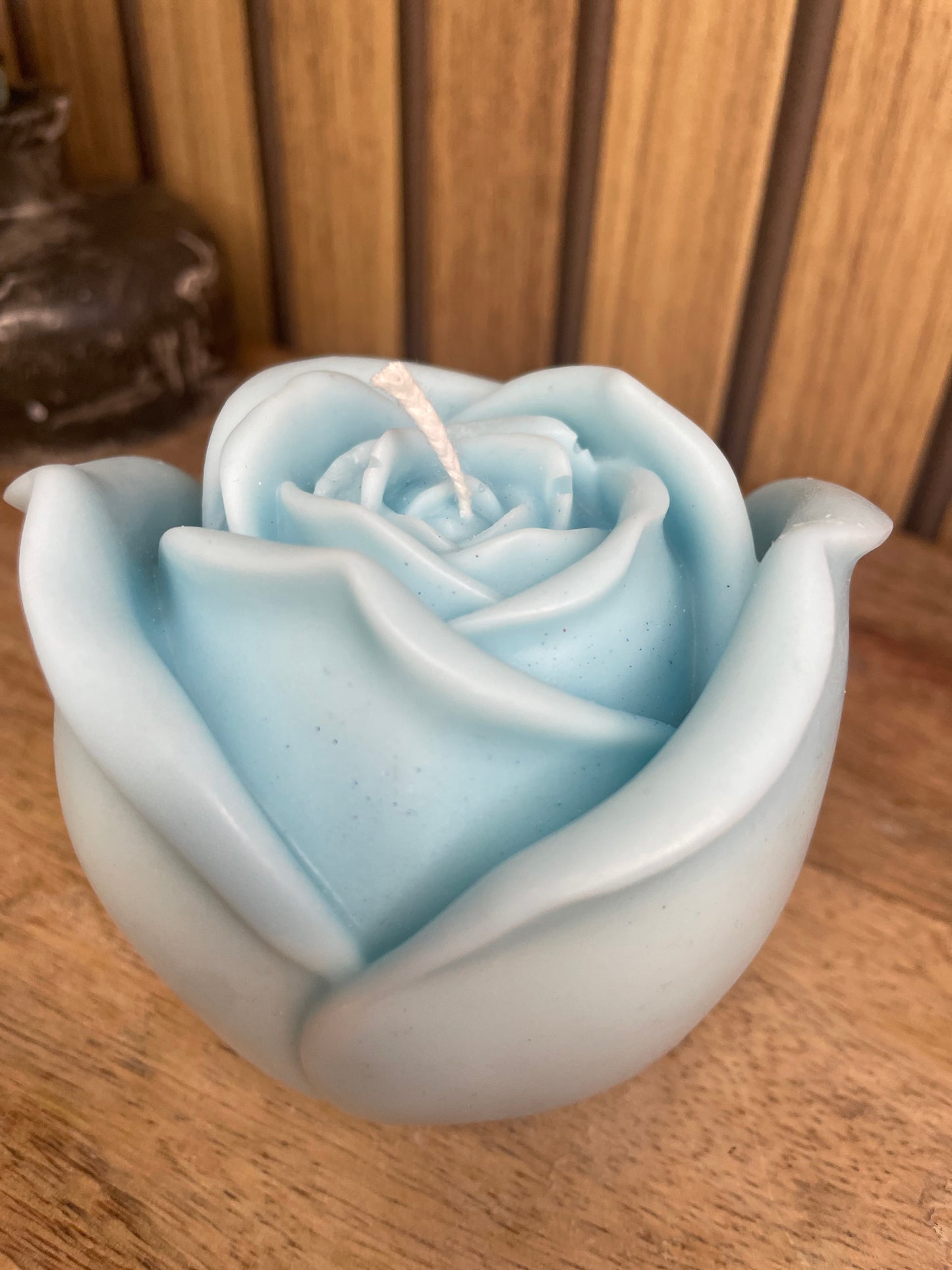 Décoration bougie parfumée en forme de roses personnalisable. Cire végétal et fragrances de Grasse. Bougie artisanale. 