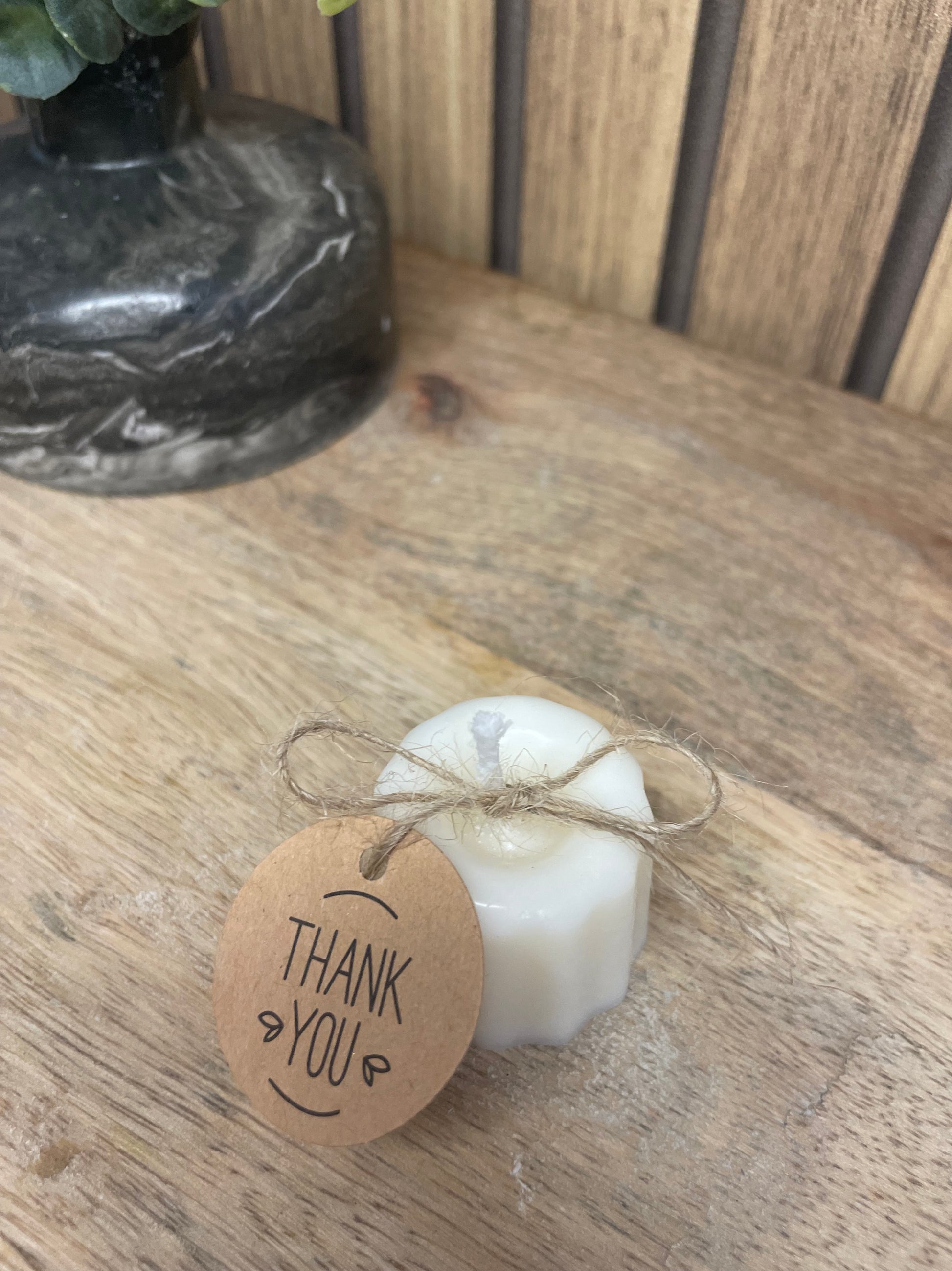 Bougie parfumée cannelé. Cire végétal et parfum de Grasse. Fabrication artisanale fait main. Cadeaux fêtes événements et cérémonies. 
