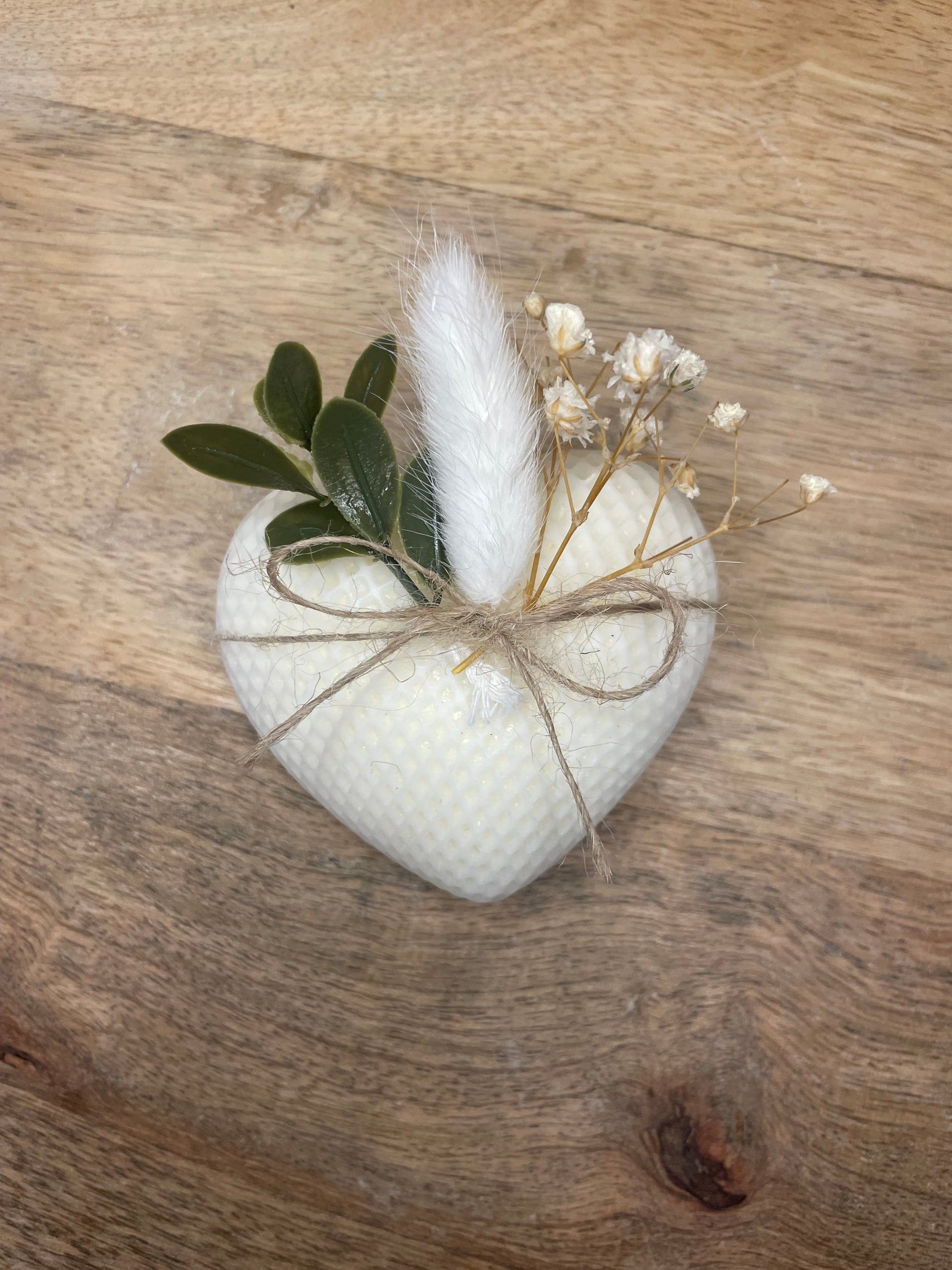 Bougie parfumée cœur et fleurs séchées personnalisable pour cadeaux événements et cérémonies 