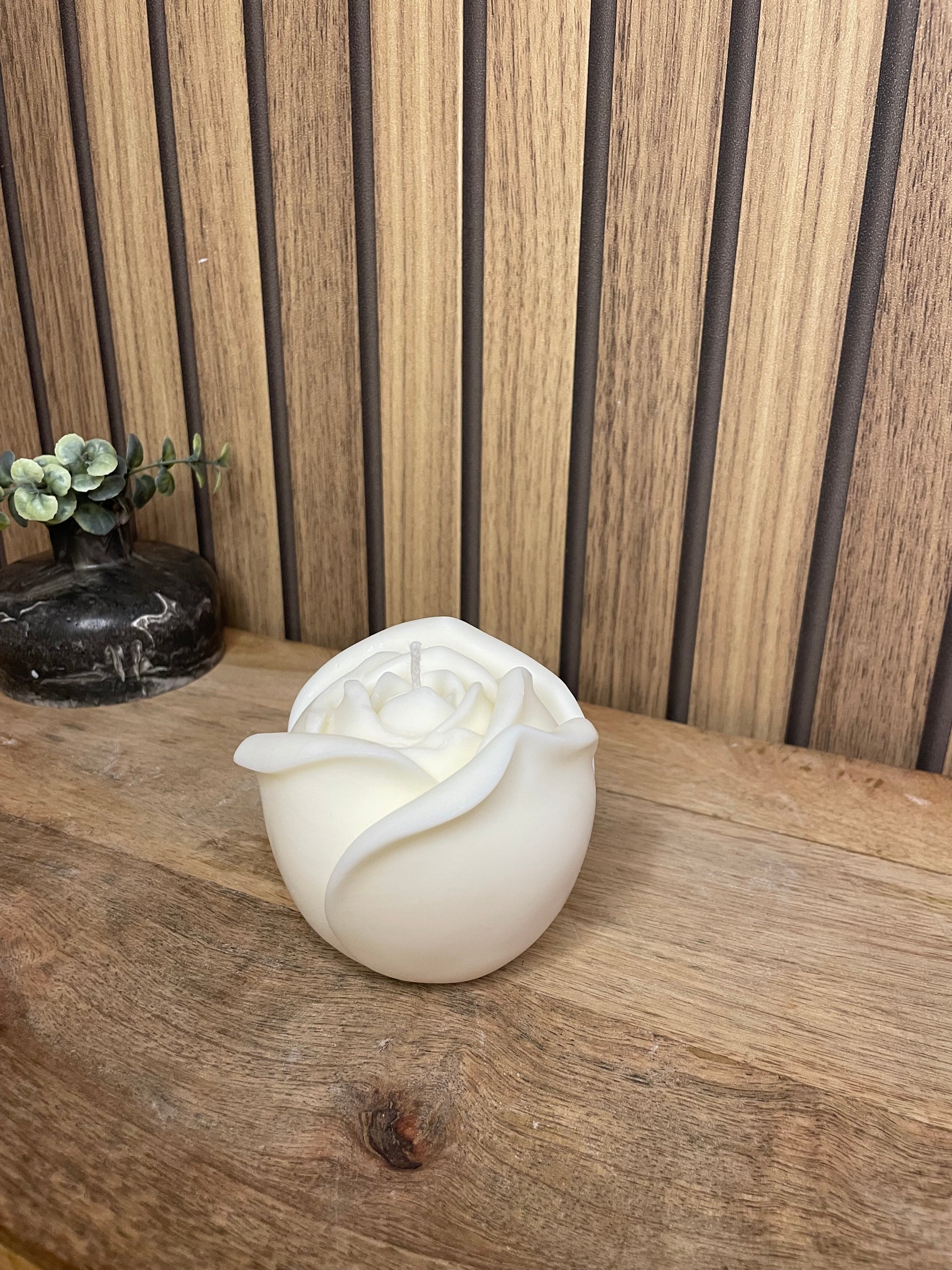 Décoration bougie parfumée en forme de roses personnalisable. Cire végétal et fragrances de Grasse. Bougie artisanale. 